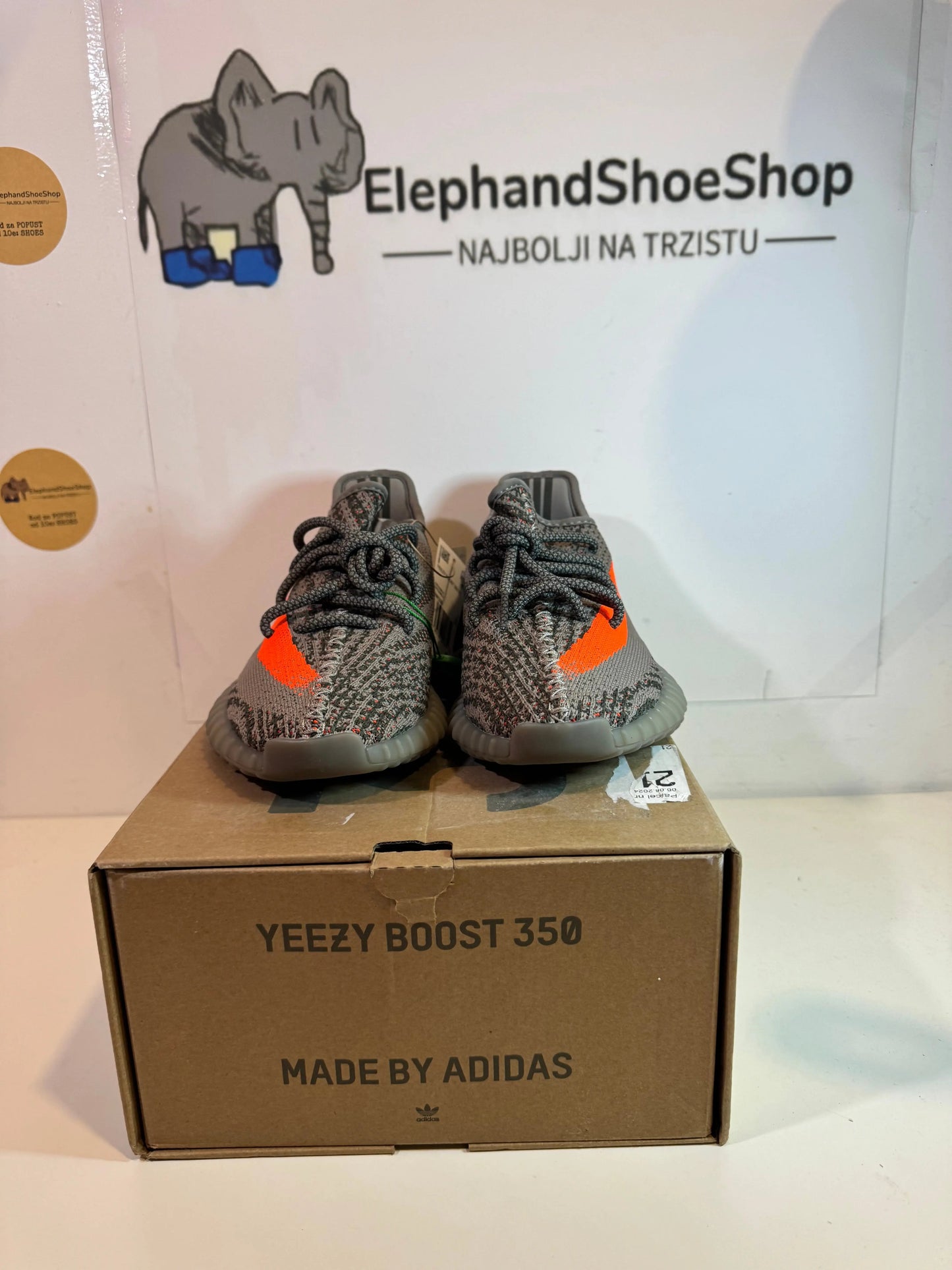 Yeezy Beluga V2 tenisice — detalj