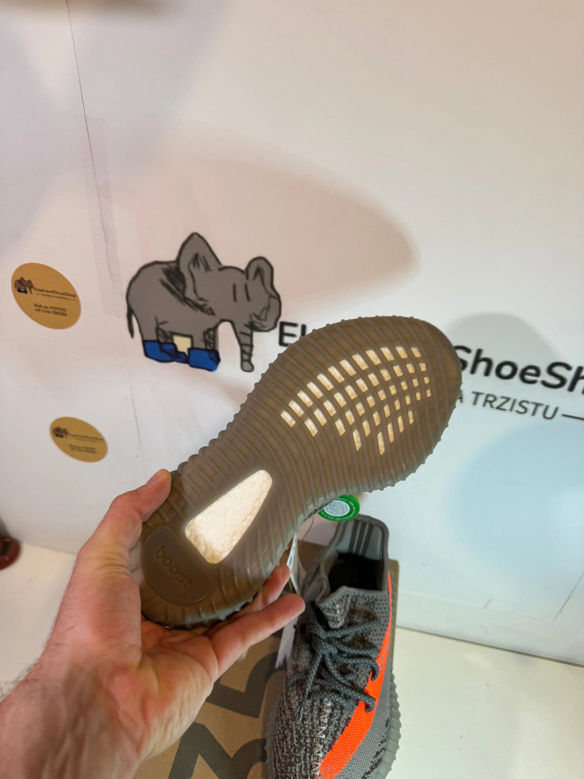 Yeezy Beluga V2 tenisice — straga