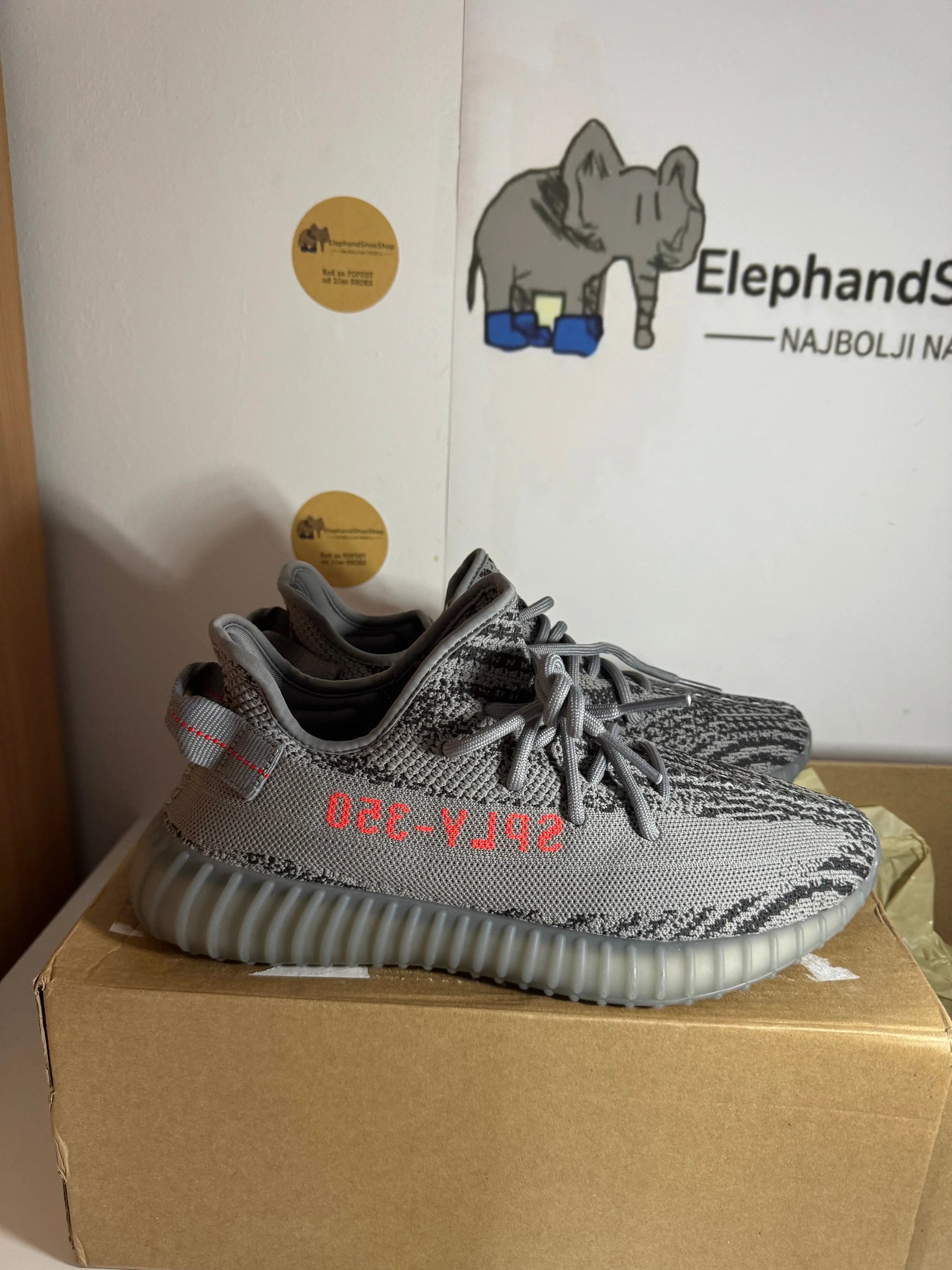 Yeezy Beluga tenisice — bočni prikaz