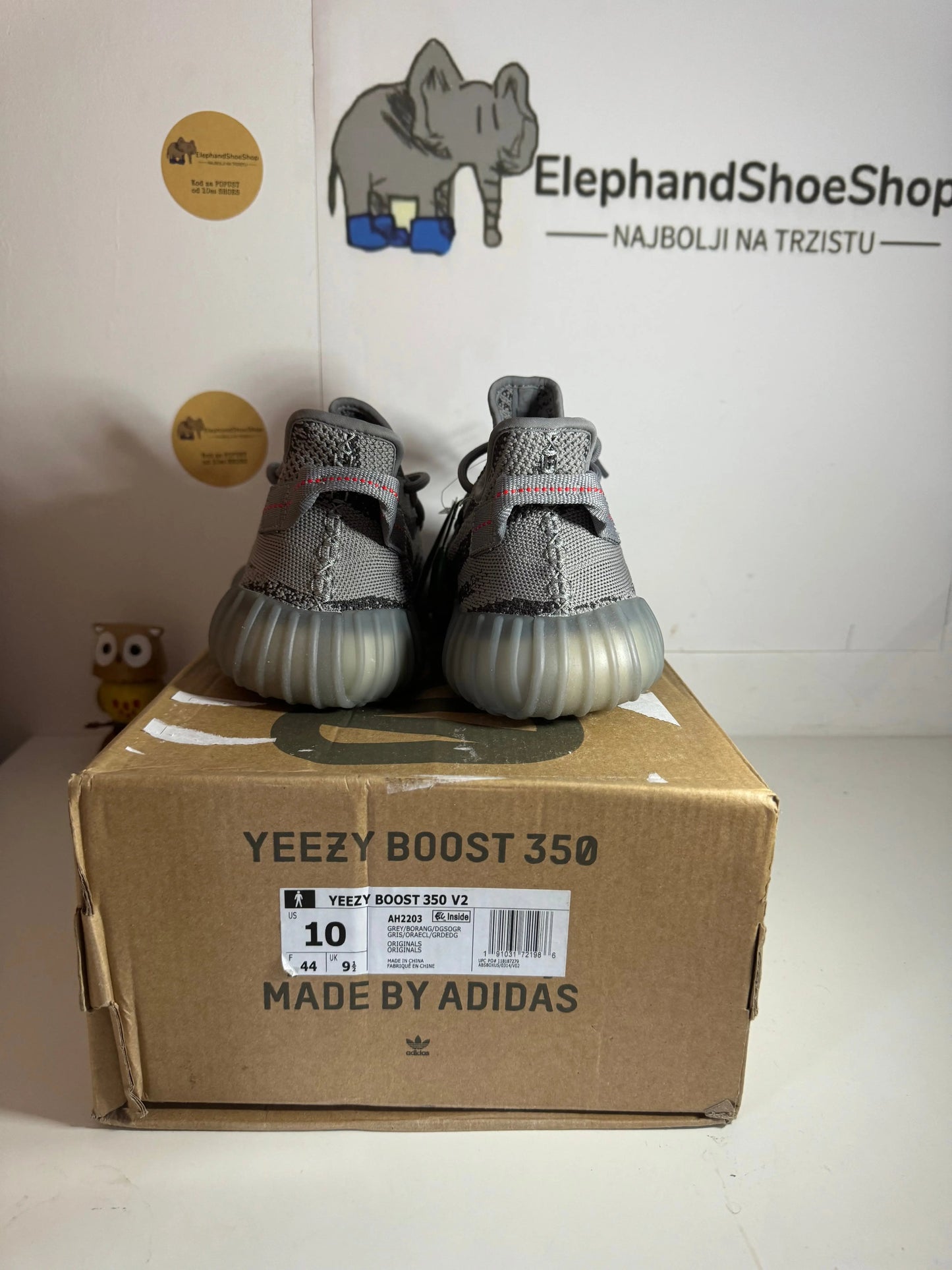 Yeezy Beluga tenisice — prednji prikaz