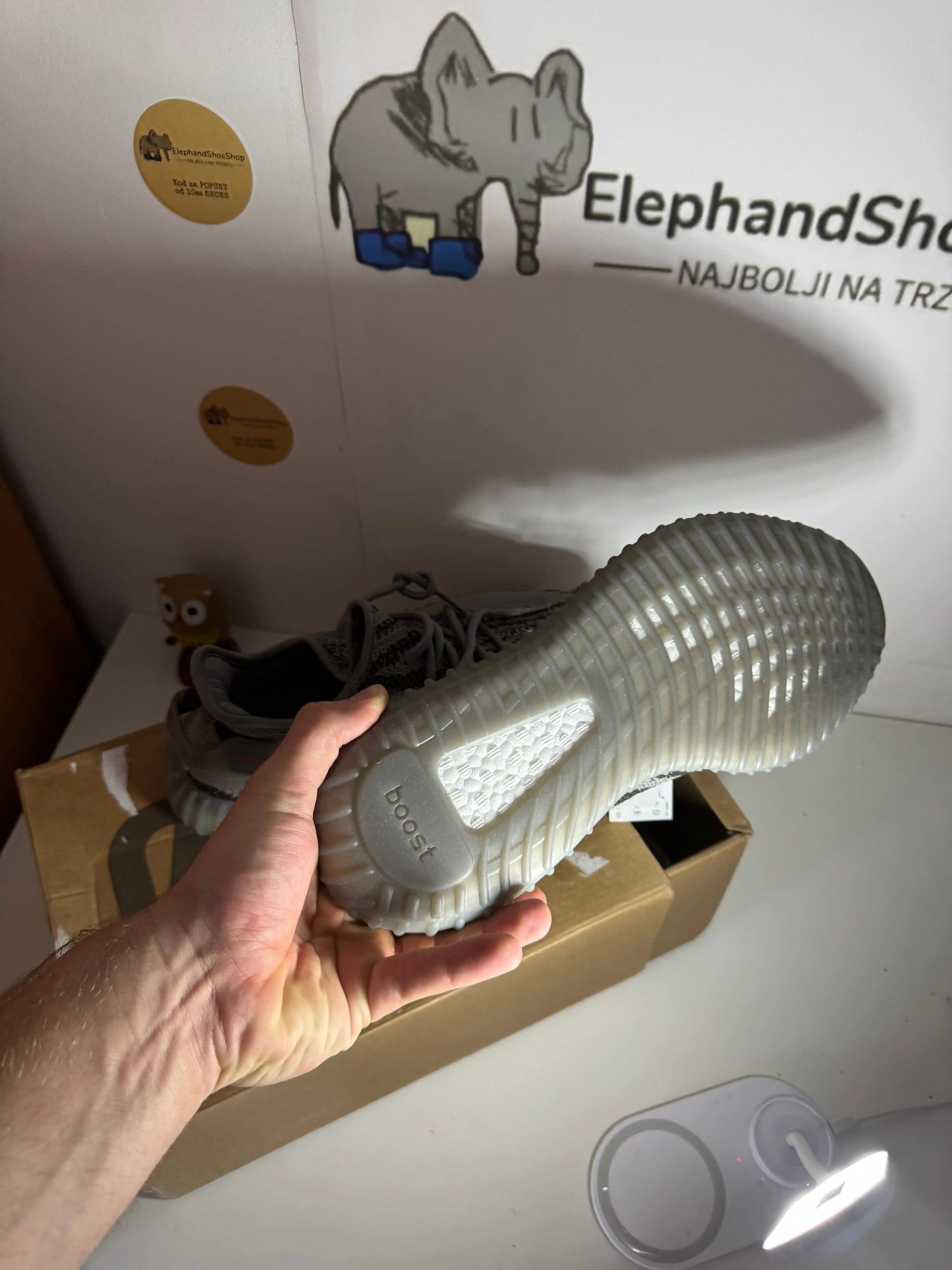 Yeezy Beluga tenisice — gornji prikaz
