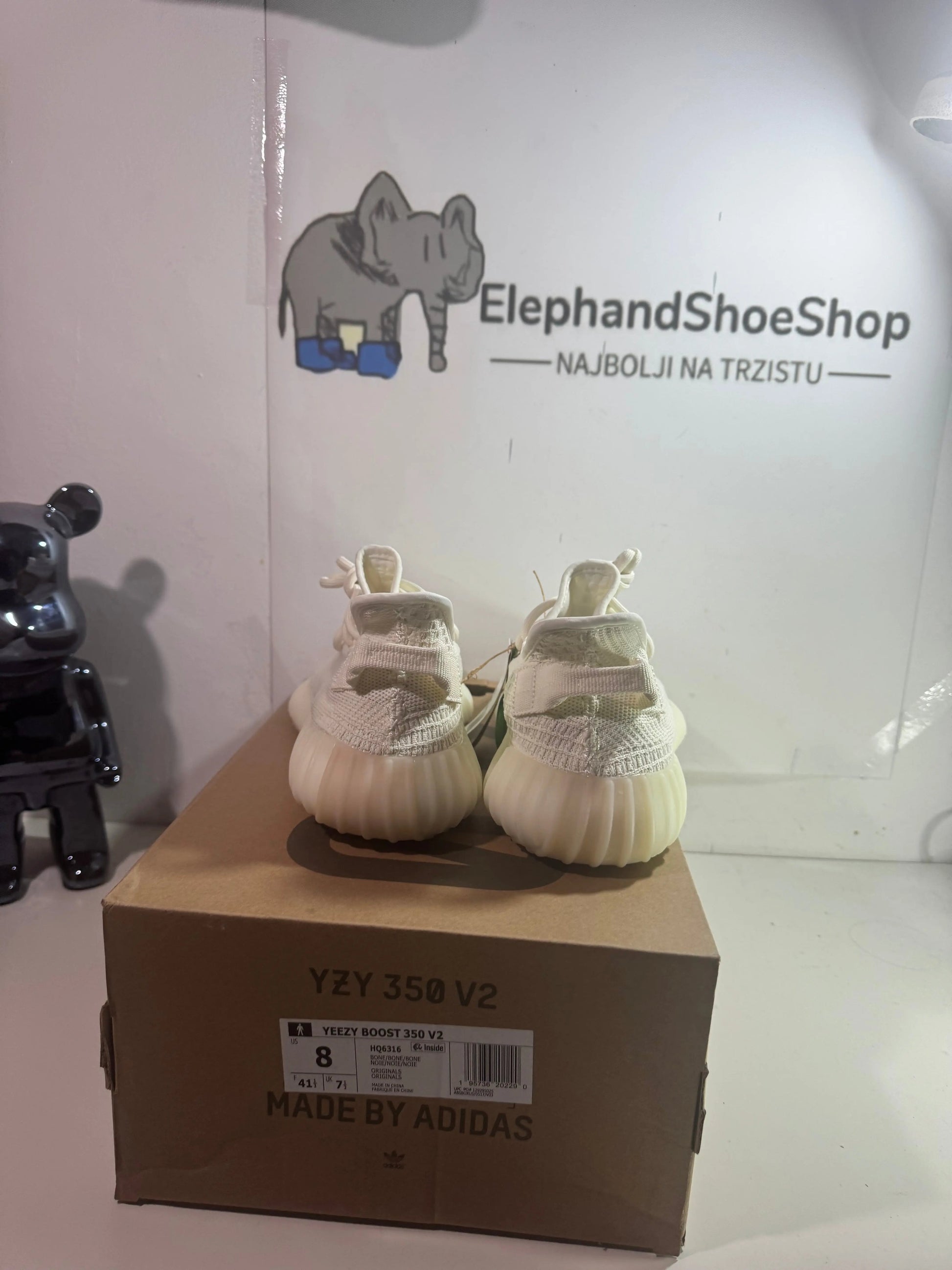 Yeezy Bone V2 tenisice — prednji prikaz