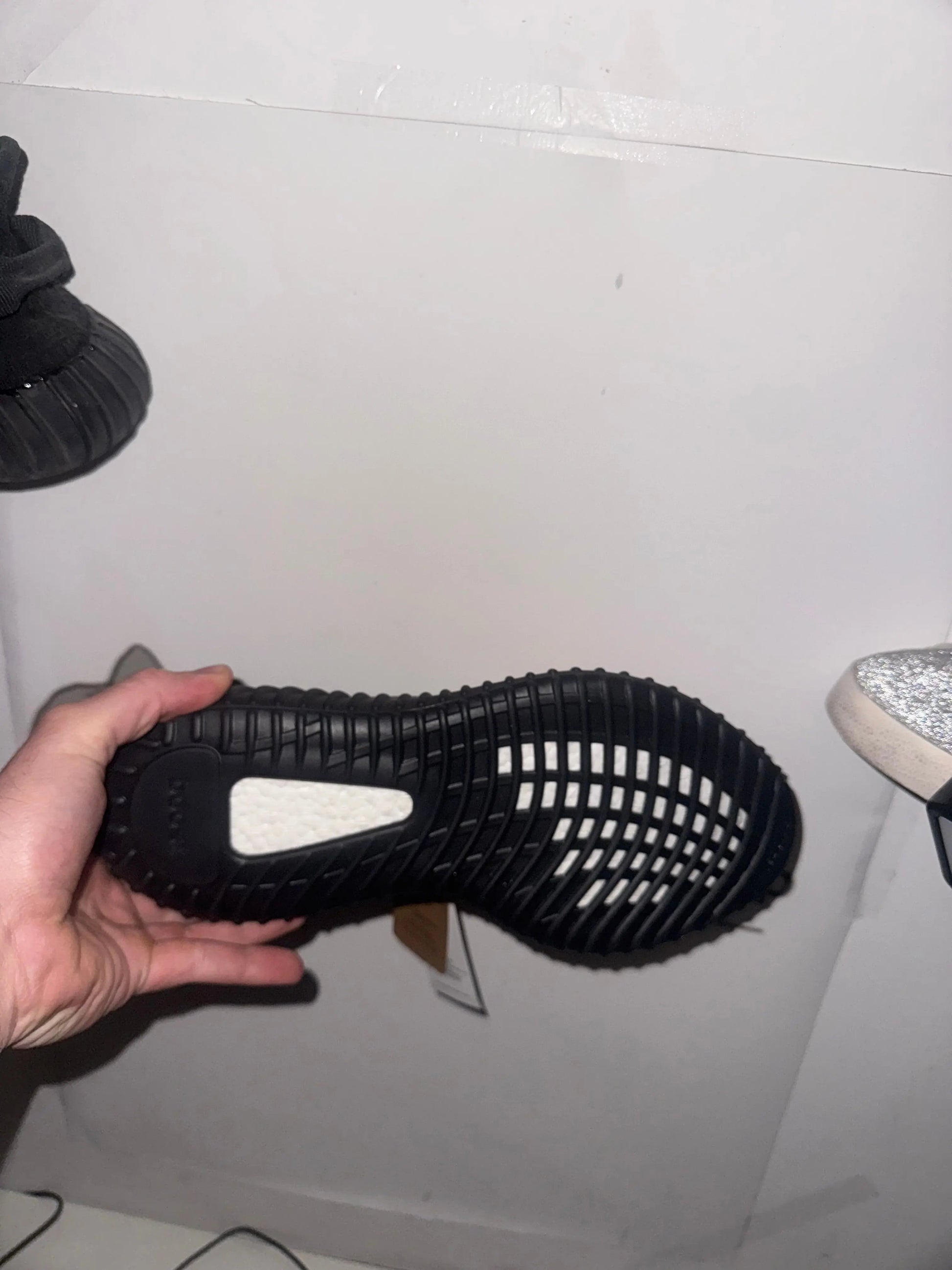 Yeezy Carbon V2 tenisice — prednji prikaz