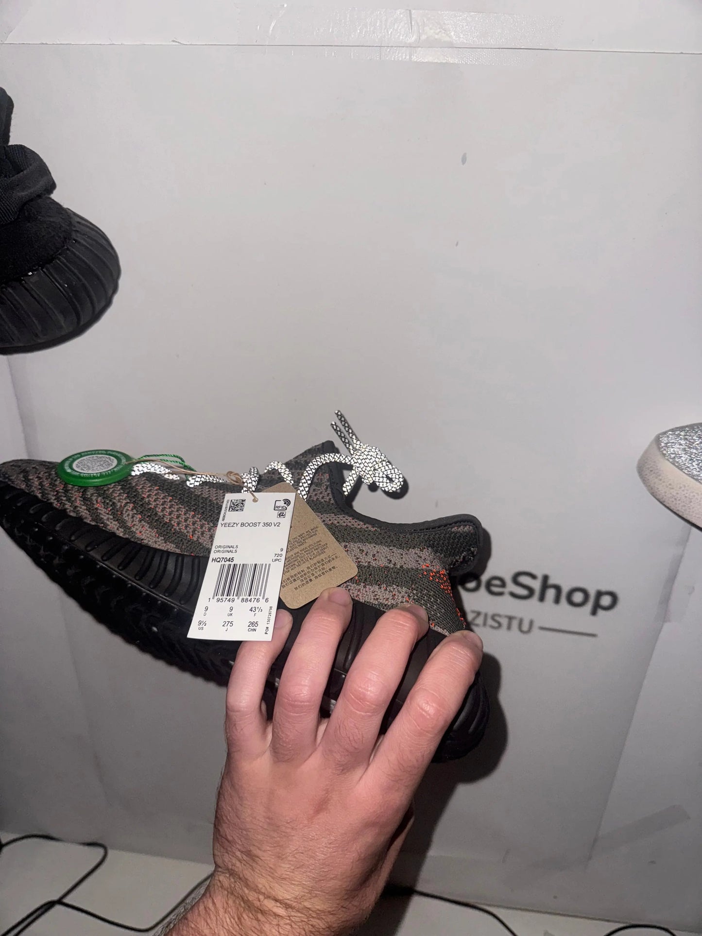 Yeezy Carbon V2 tenisice — detalj