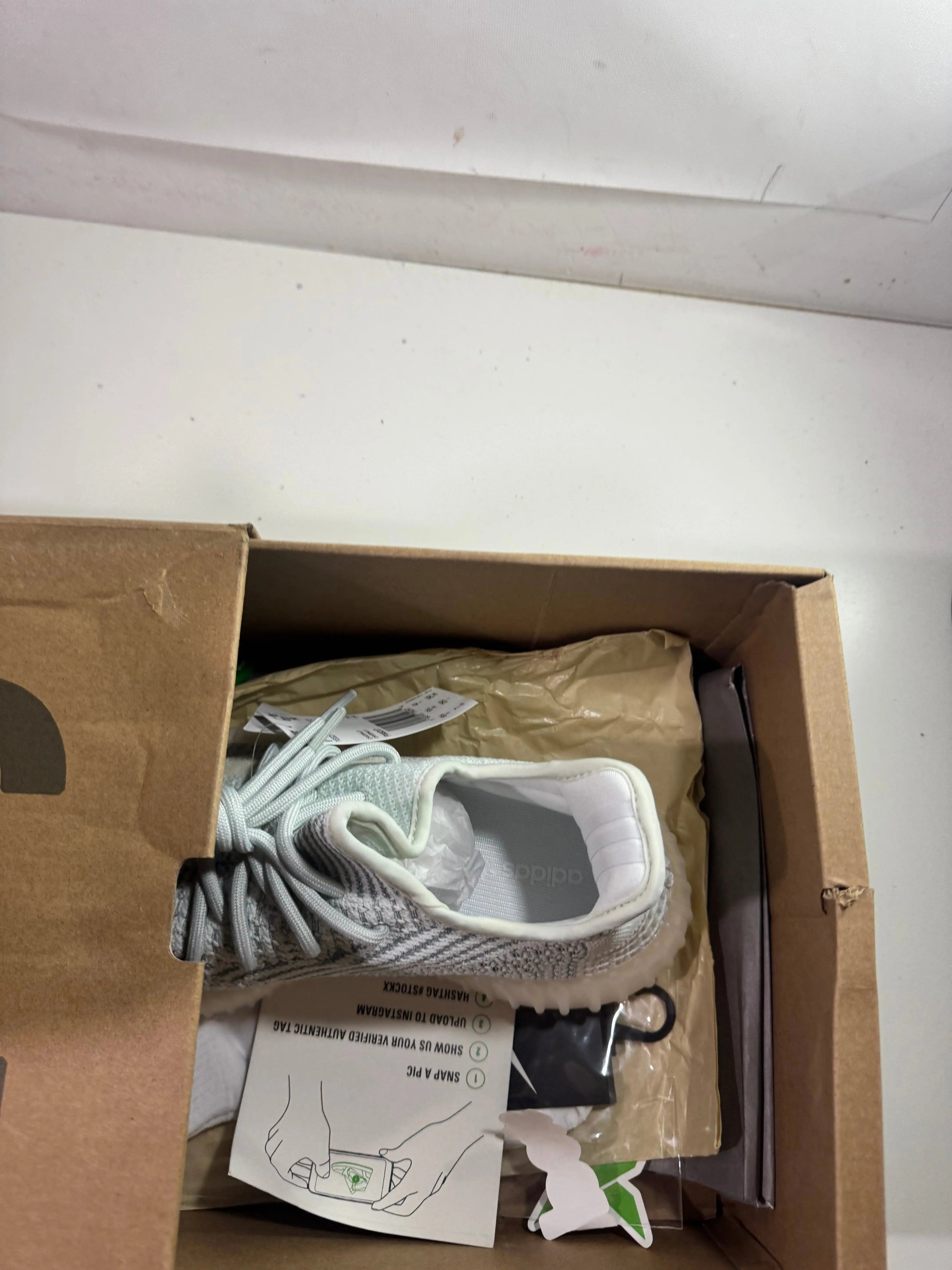 Yeezy Cloud White tenisice — straga
