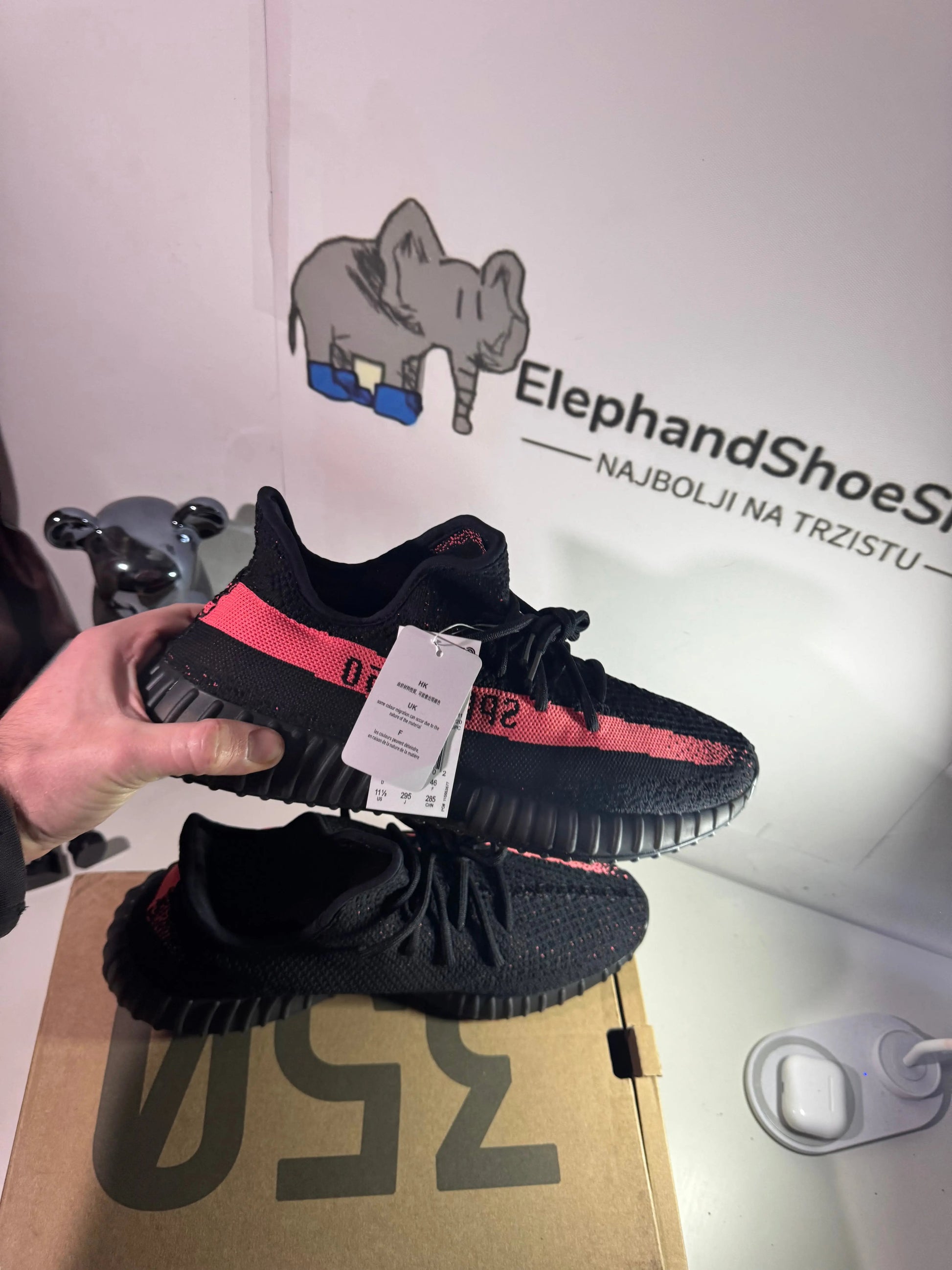 Yeezy Core Black tenisice — detalj