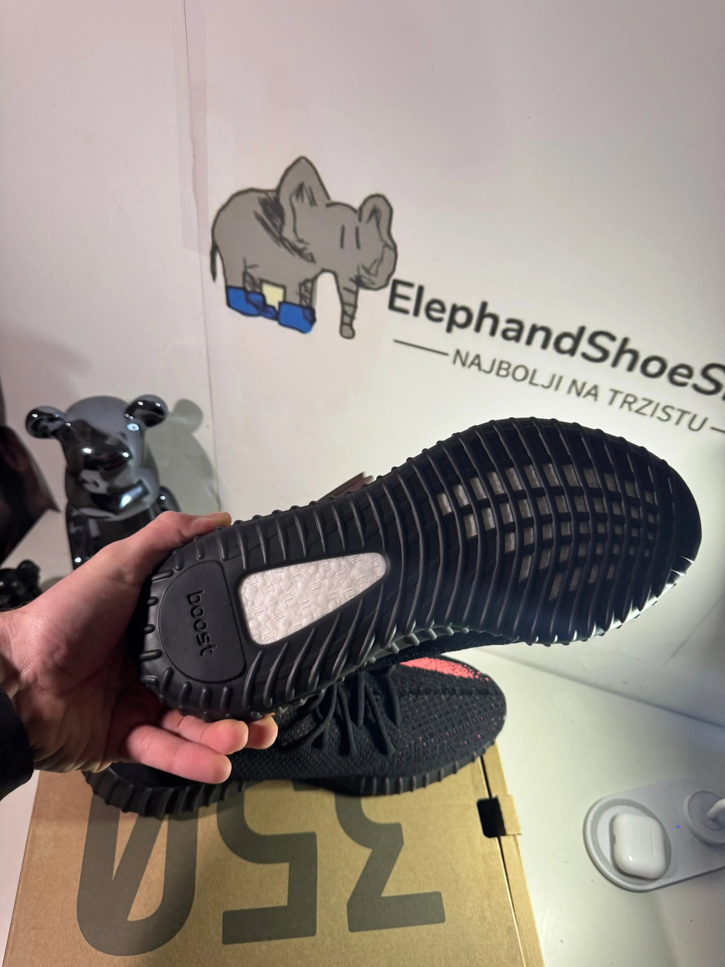 Yeezy Core Black tenisice — gornji prikaz