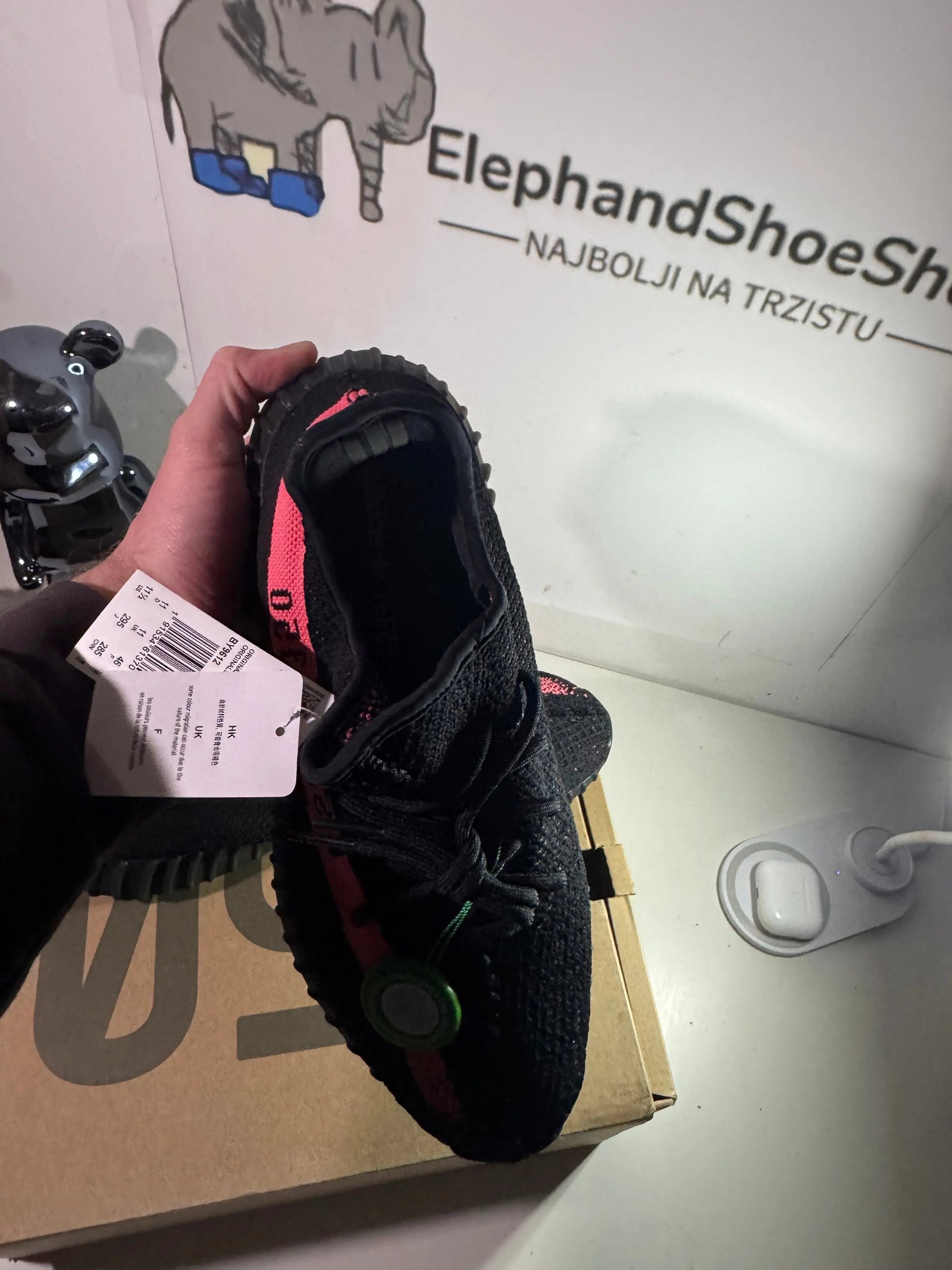 Yeezy Core Black tenisice — straga