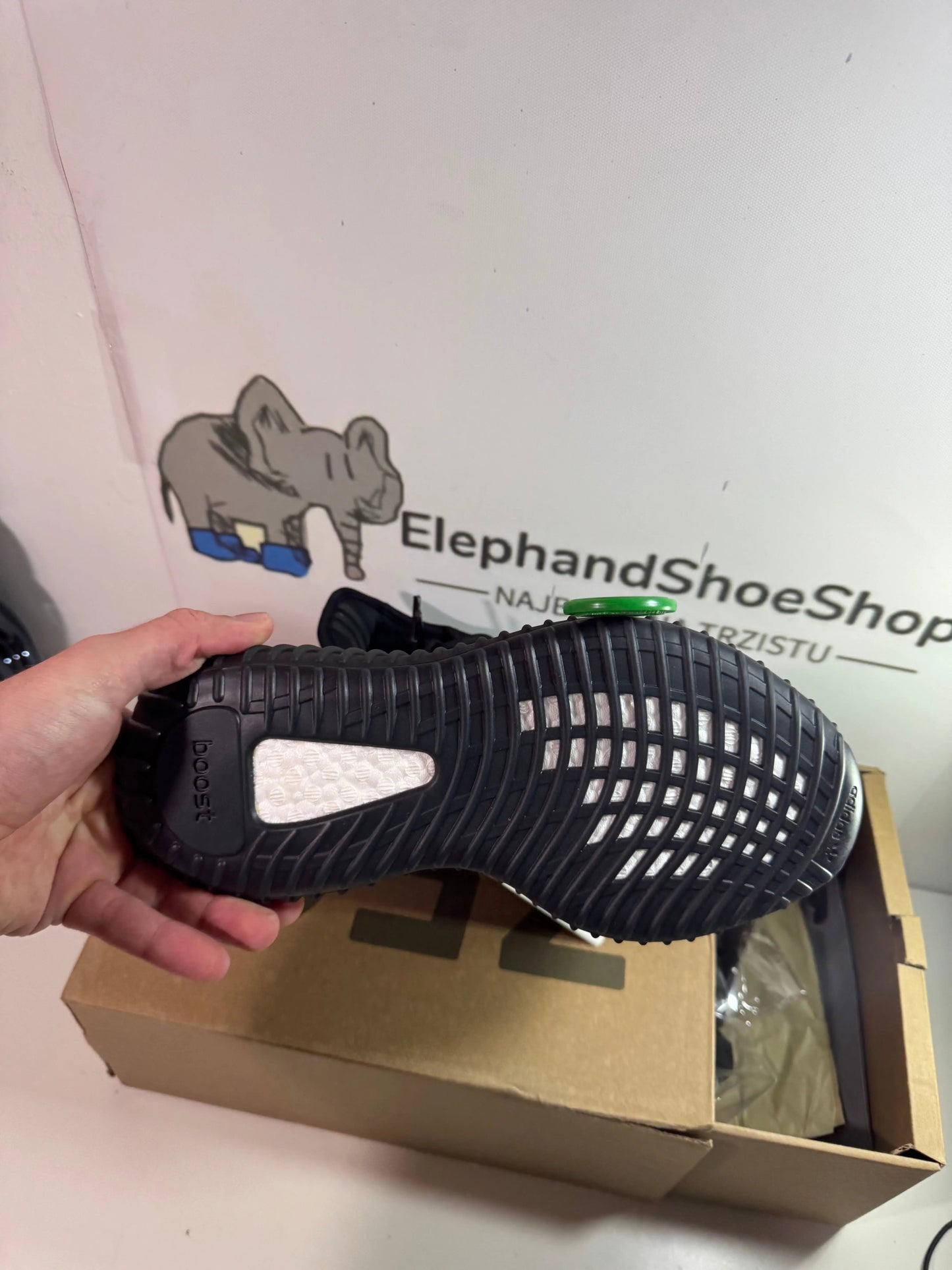 Yeezy Dazzling V2 tenisice — detalj