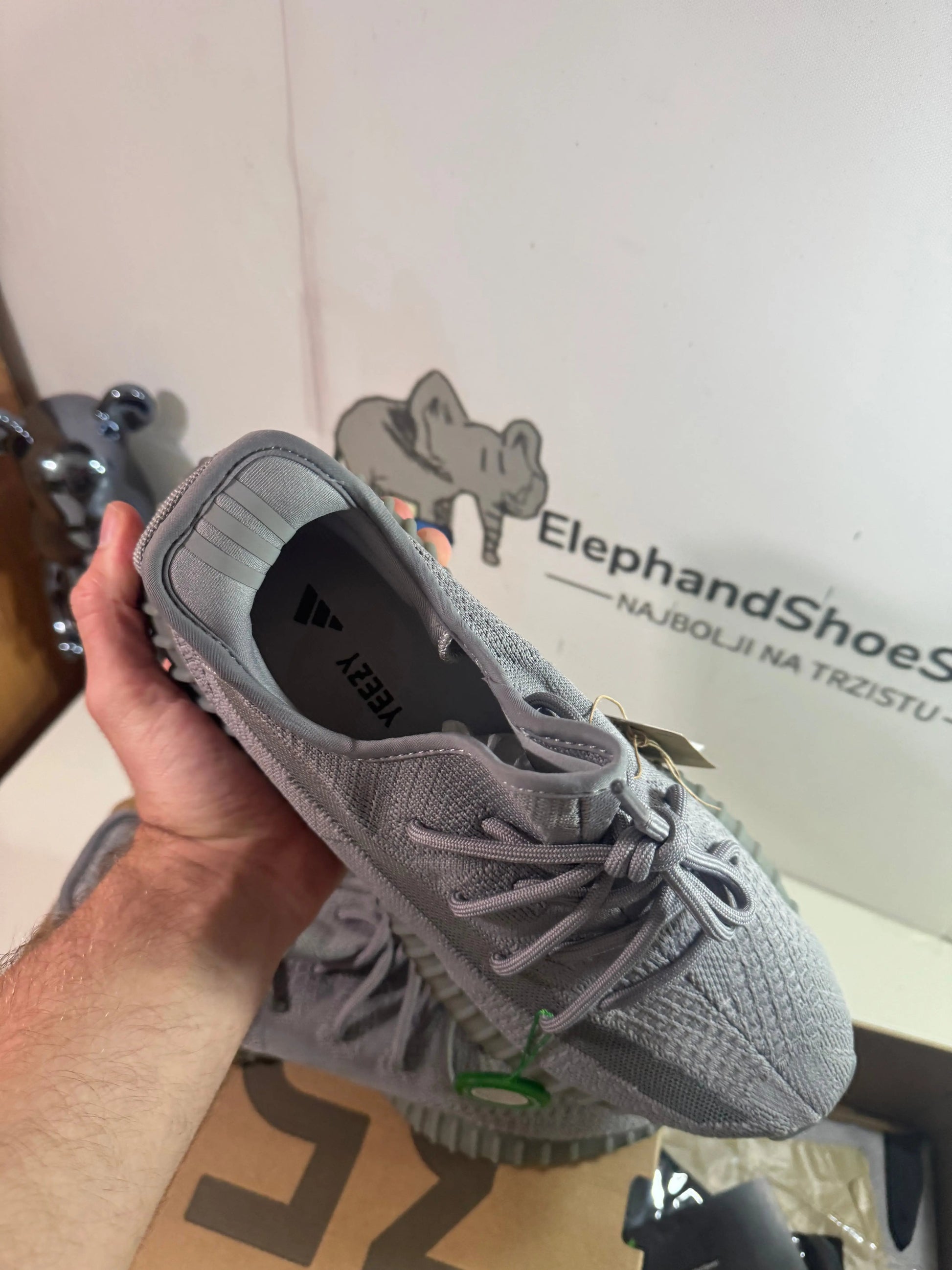 Yeezy Grey tenisice — gornji prikaz