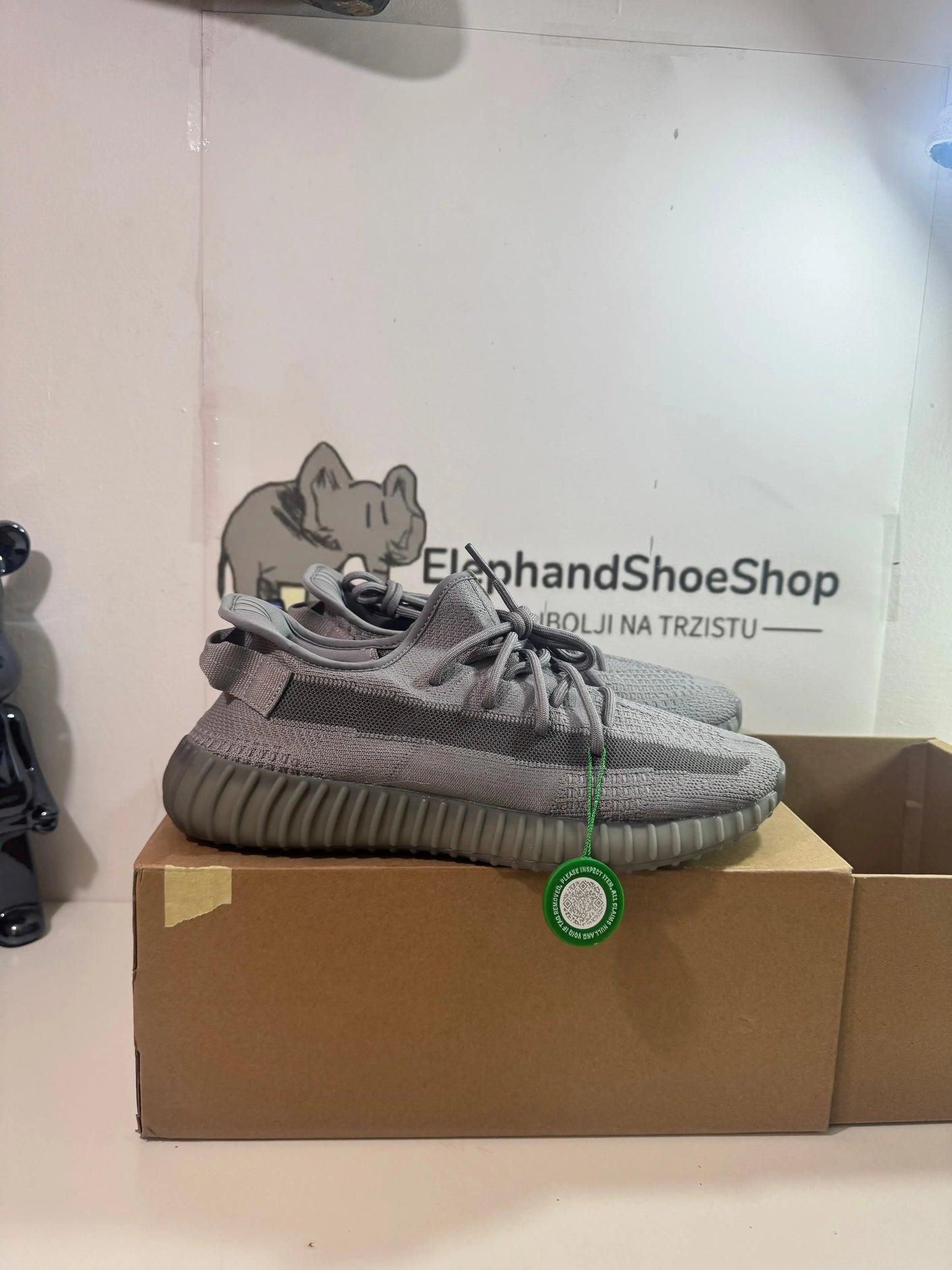 Yeezy Grey tenisice — straga