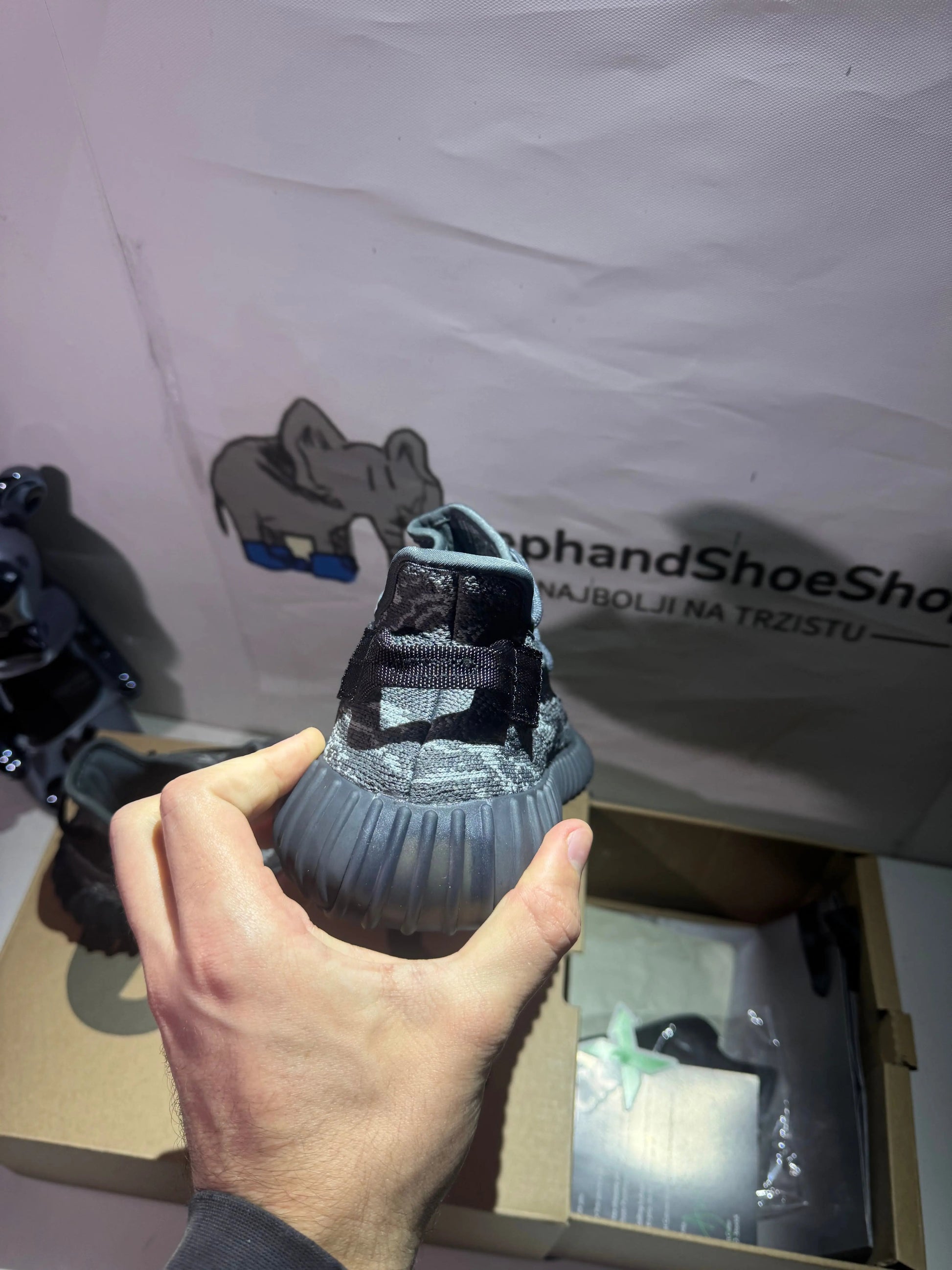 Yeezy Mx Rock V2 tenisice — detalj