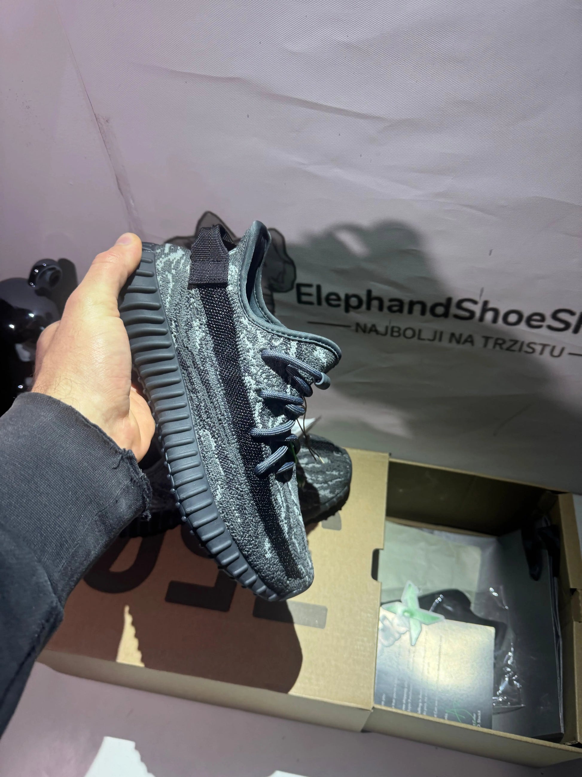 Yeezy Mx Rock V2 tenisice — gornji prikaz