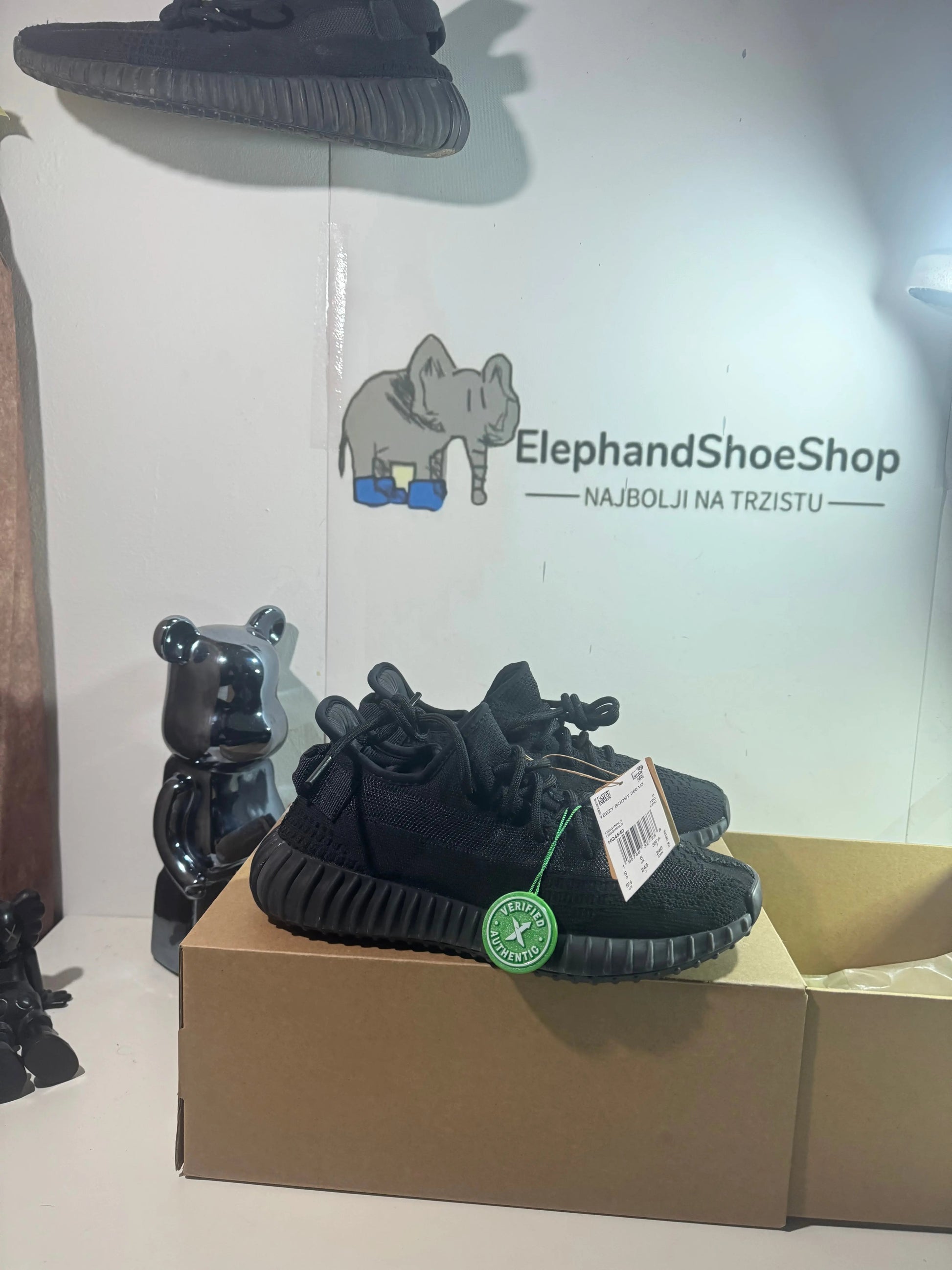 Yeezy Onyx tenisice — prednji prikaz