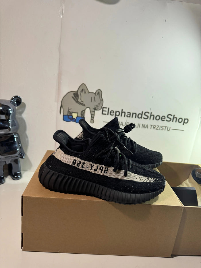 Yeezy Oreo V2 tenisice — bočni prikaz