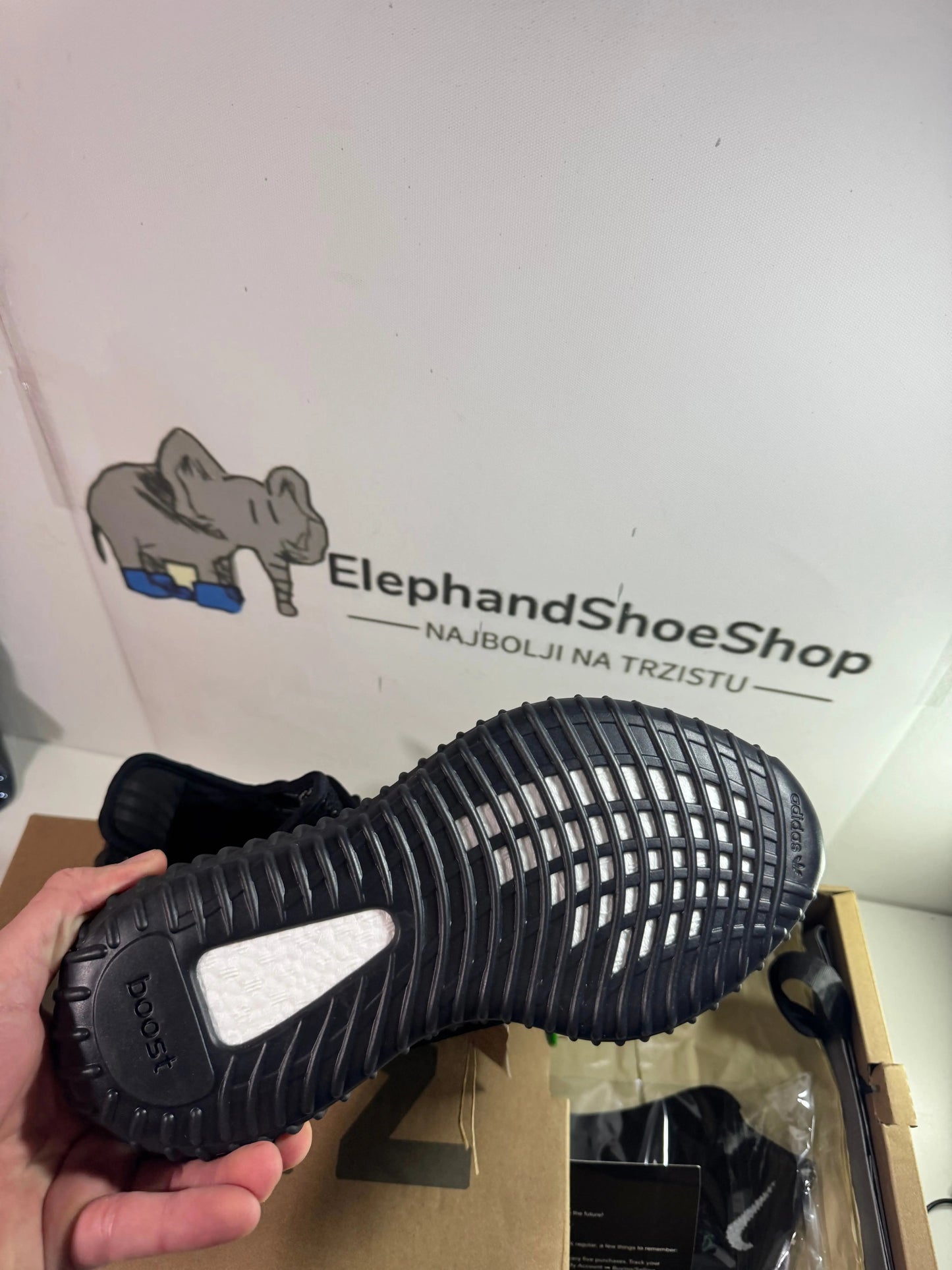 Yeezy Oreo V2 tenisice — detalj