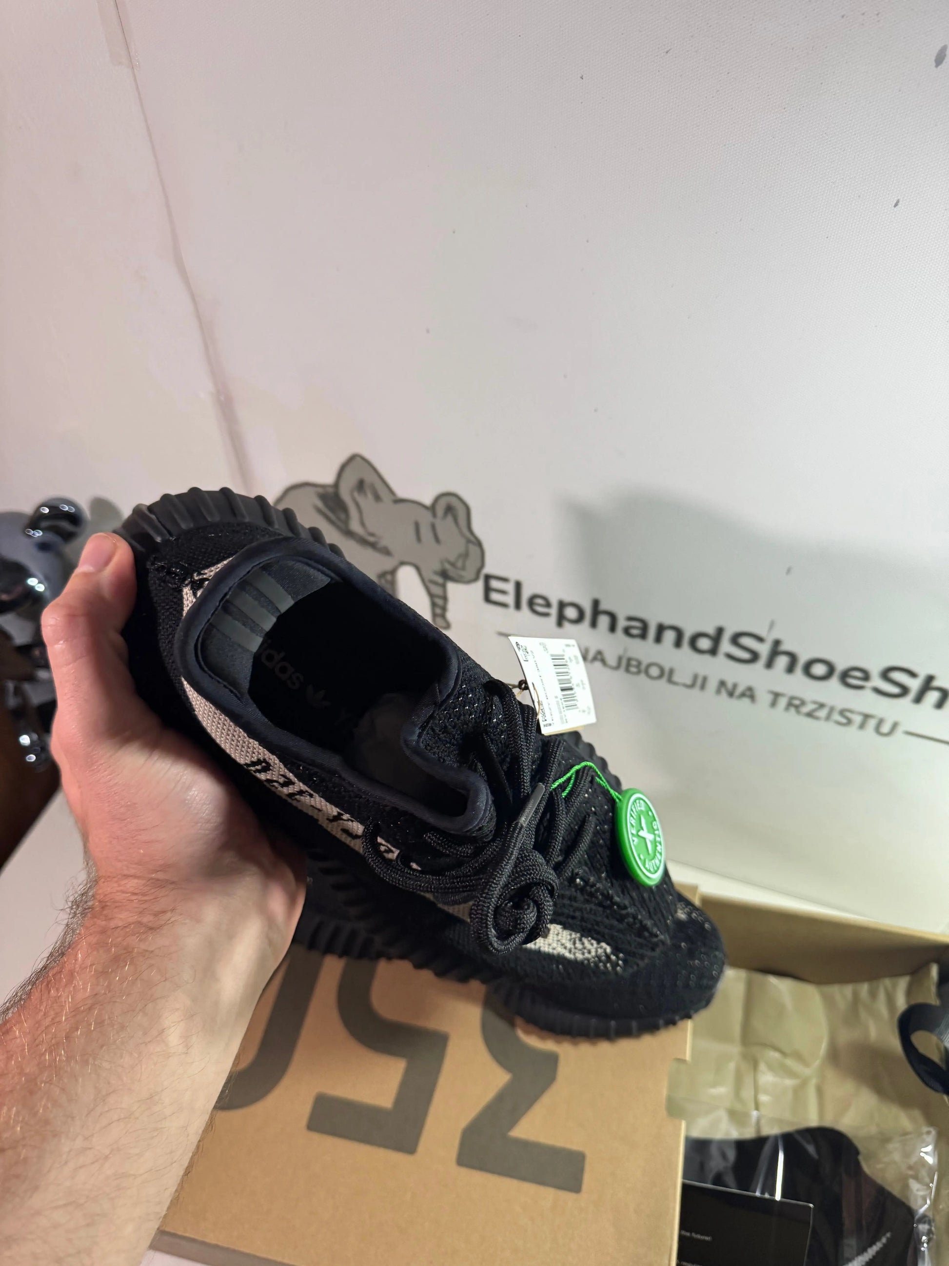 Yeezy Oreo V2 tenisice — straga