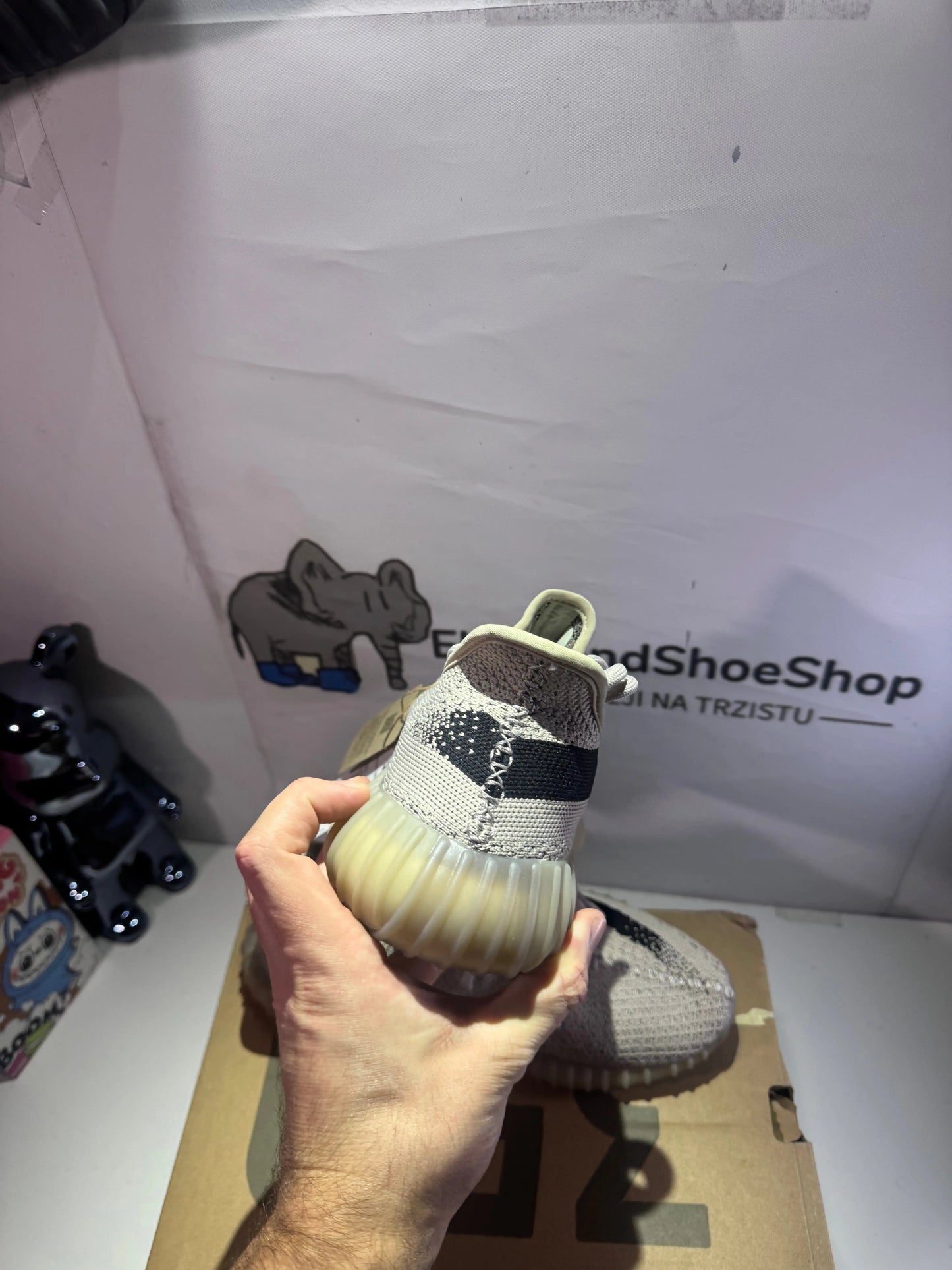 Yeezy Slate tenisice — prednji prikaz
