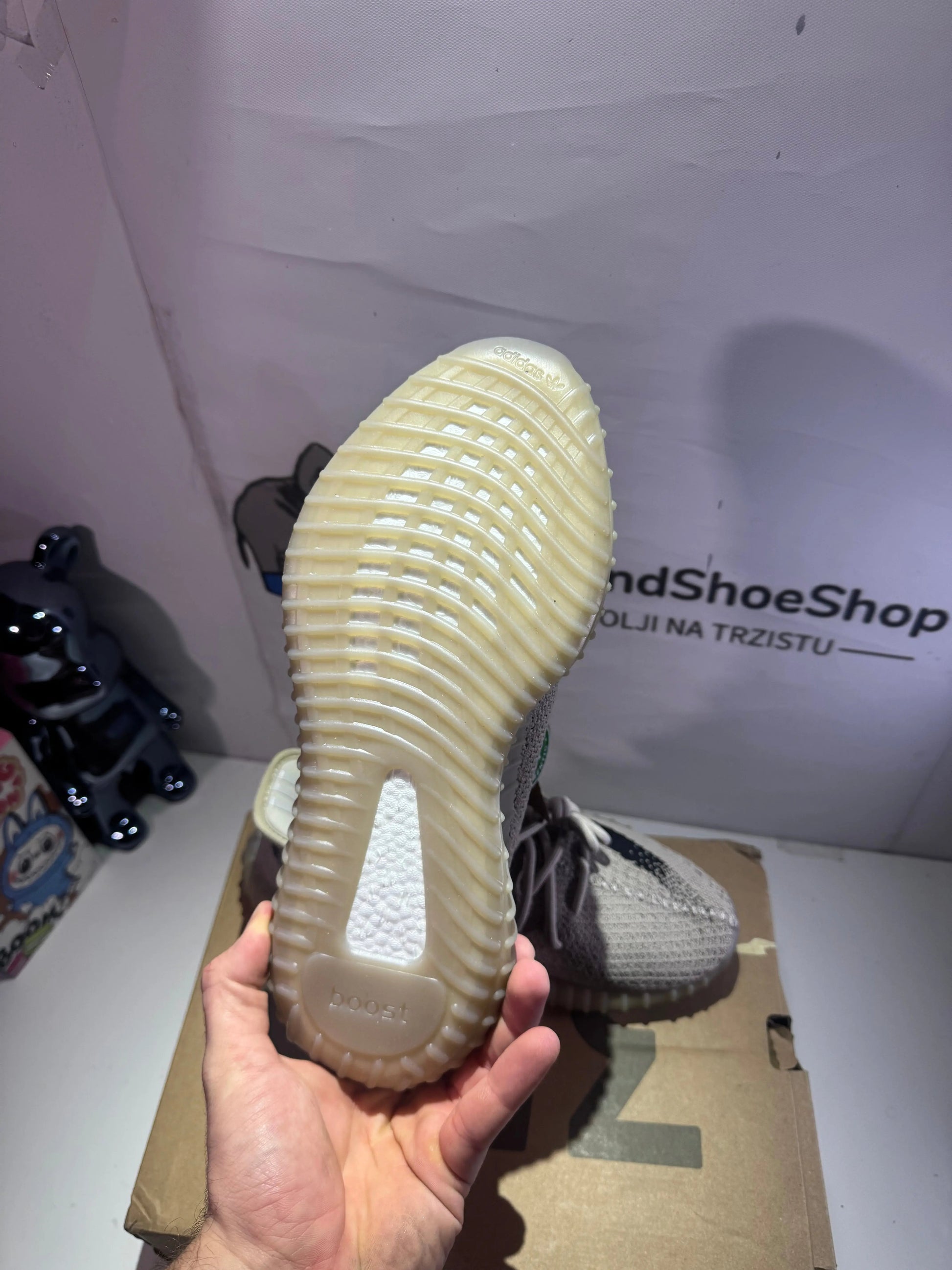 Yeezy Slate tenisice — detalj