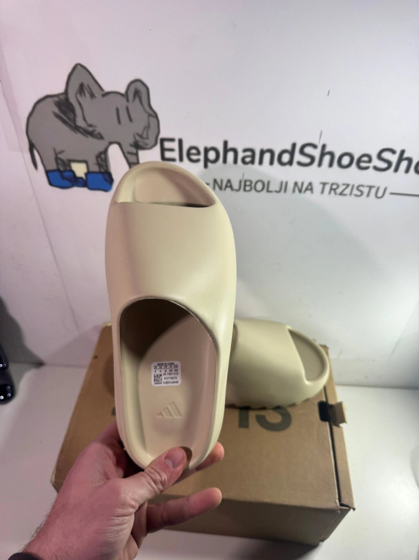 Yeezy Slide Sand natikače — gornji prikaz