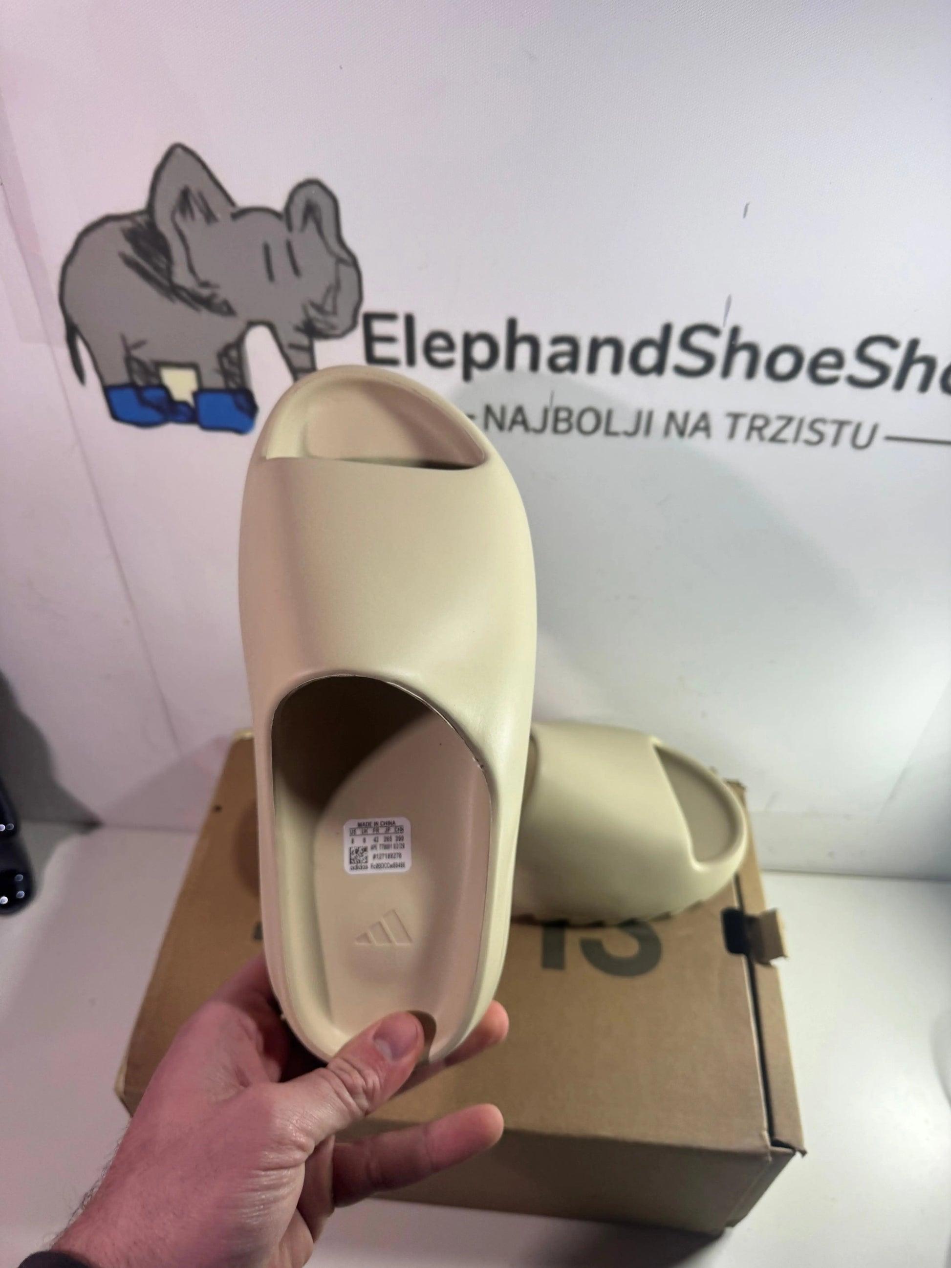 Yeezy Slide Sand natikače — gornji prikaz