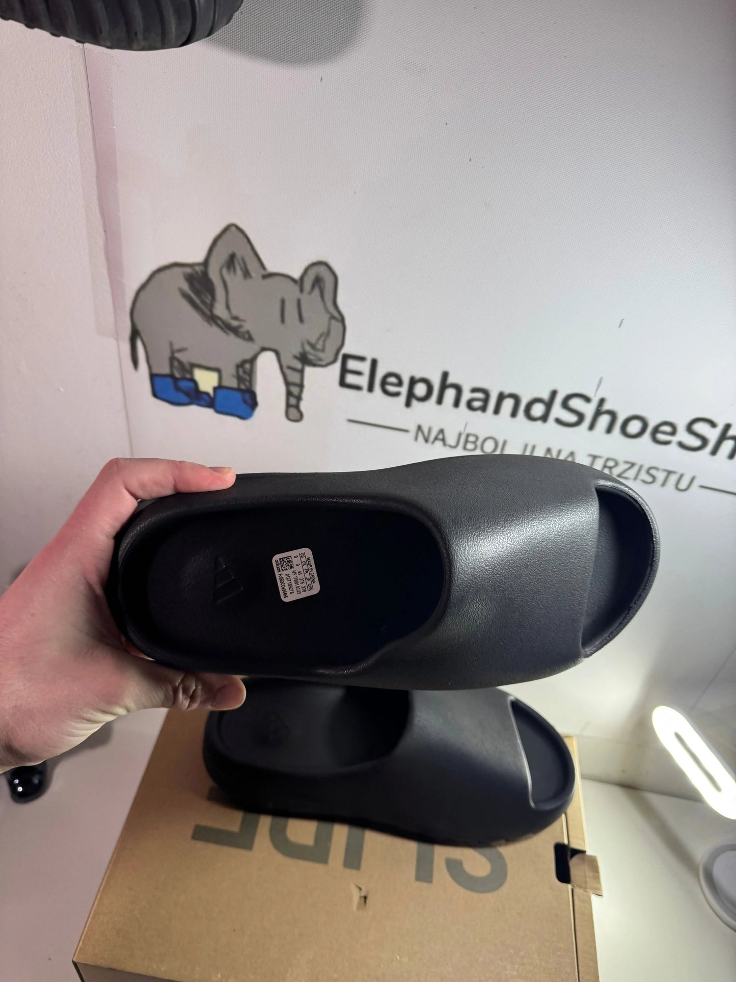 Yeezy Slide natikače — detalj