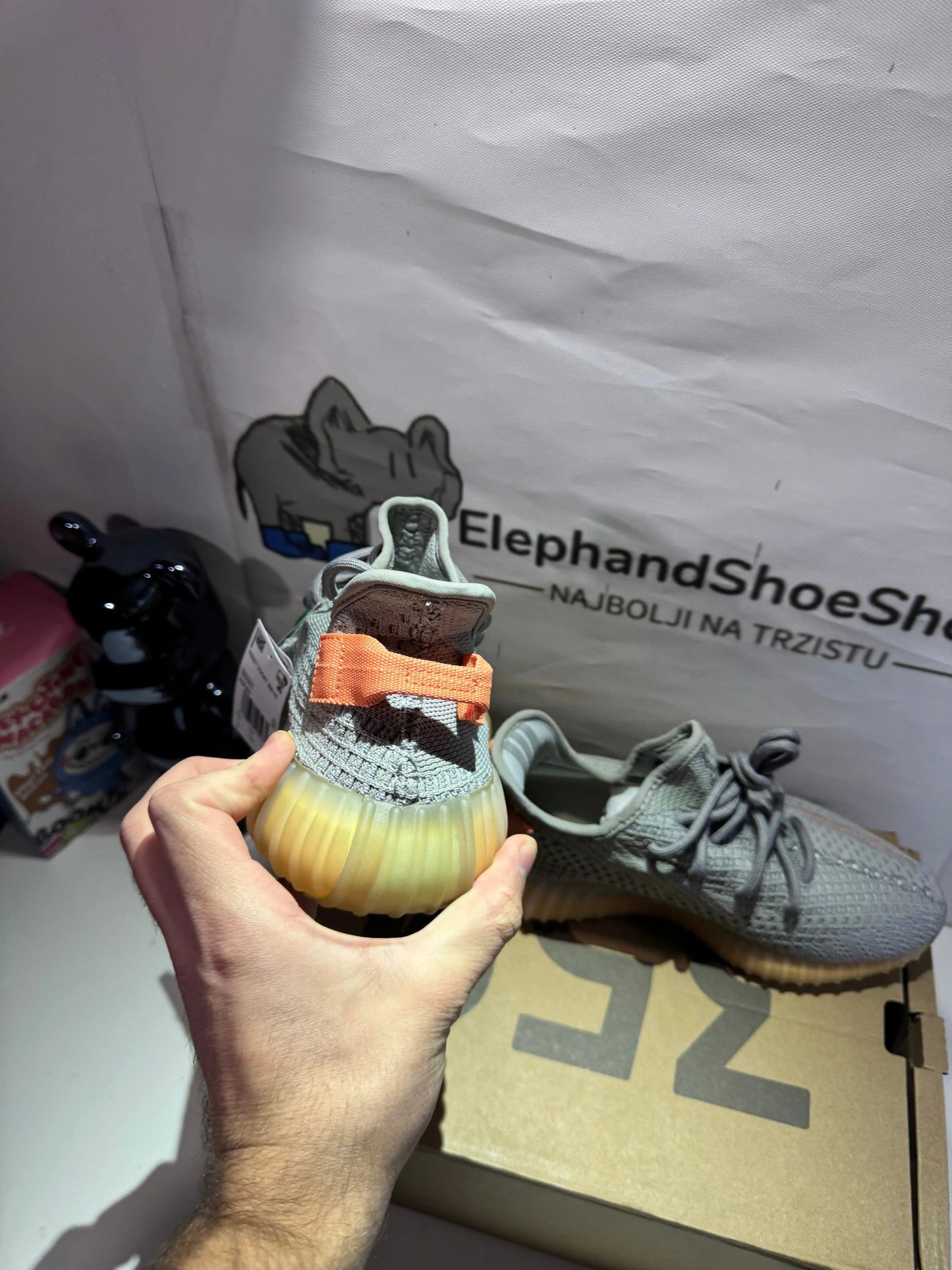 Yeezy True Form tenisice — detalj