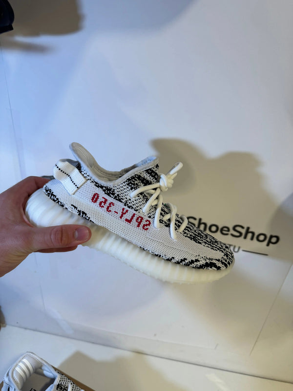 Yeezy Zebra tenisice — bočni prikaz