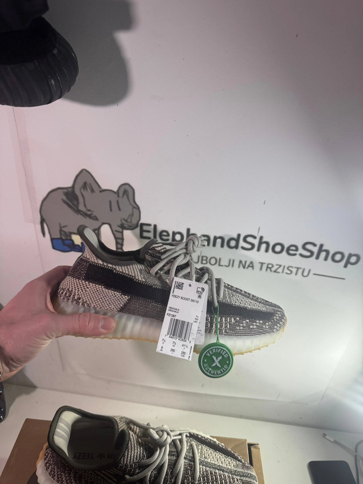 Yeezy Zyon tenisice — detalj