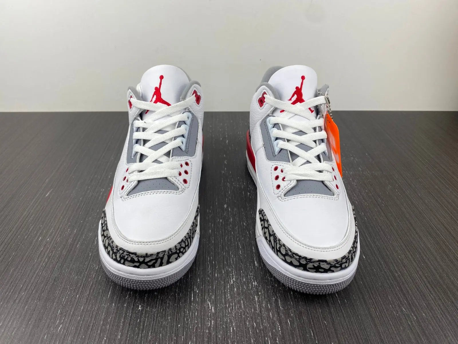 Jordan 3 Fire Red tenisice — detalj