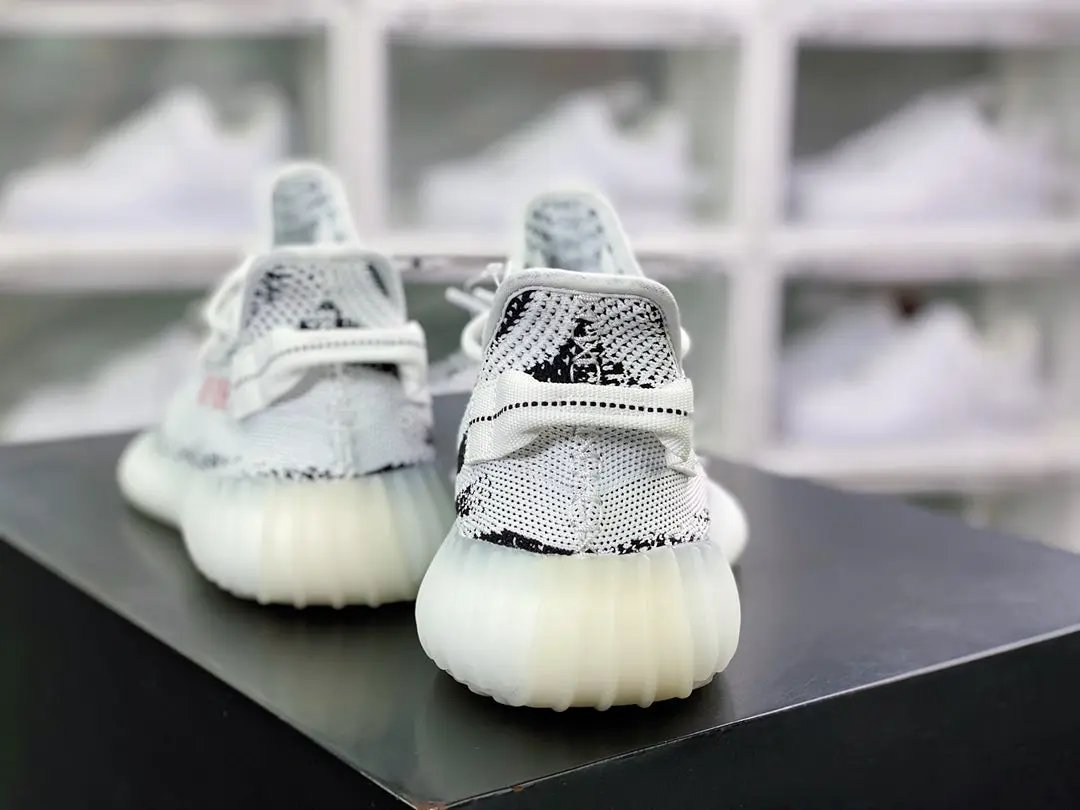 Yeezy 350 Boost V2 Zebra tenisice — gornji prikaz