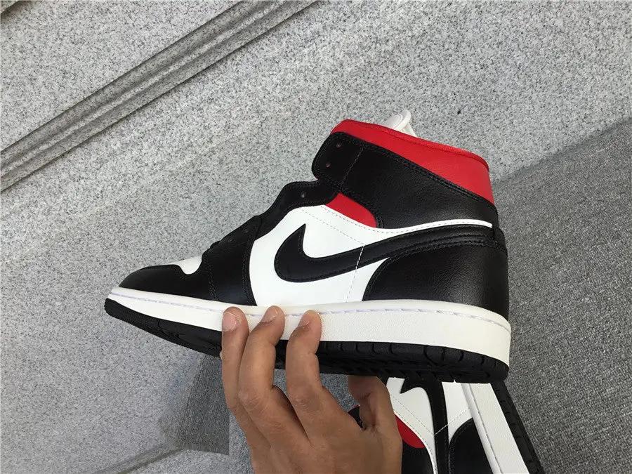 Air Jordan 1 Mid "Black White Red" tenisice — detalj