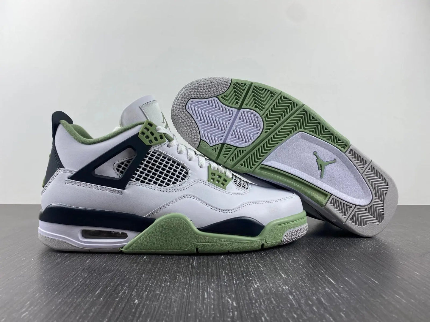 Air Jordan 4 "Seafoam" tenisice — prednji prikaz