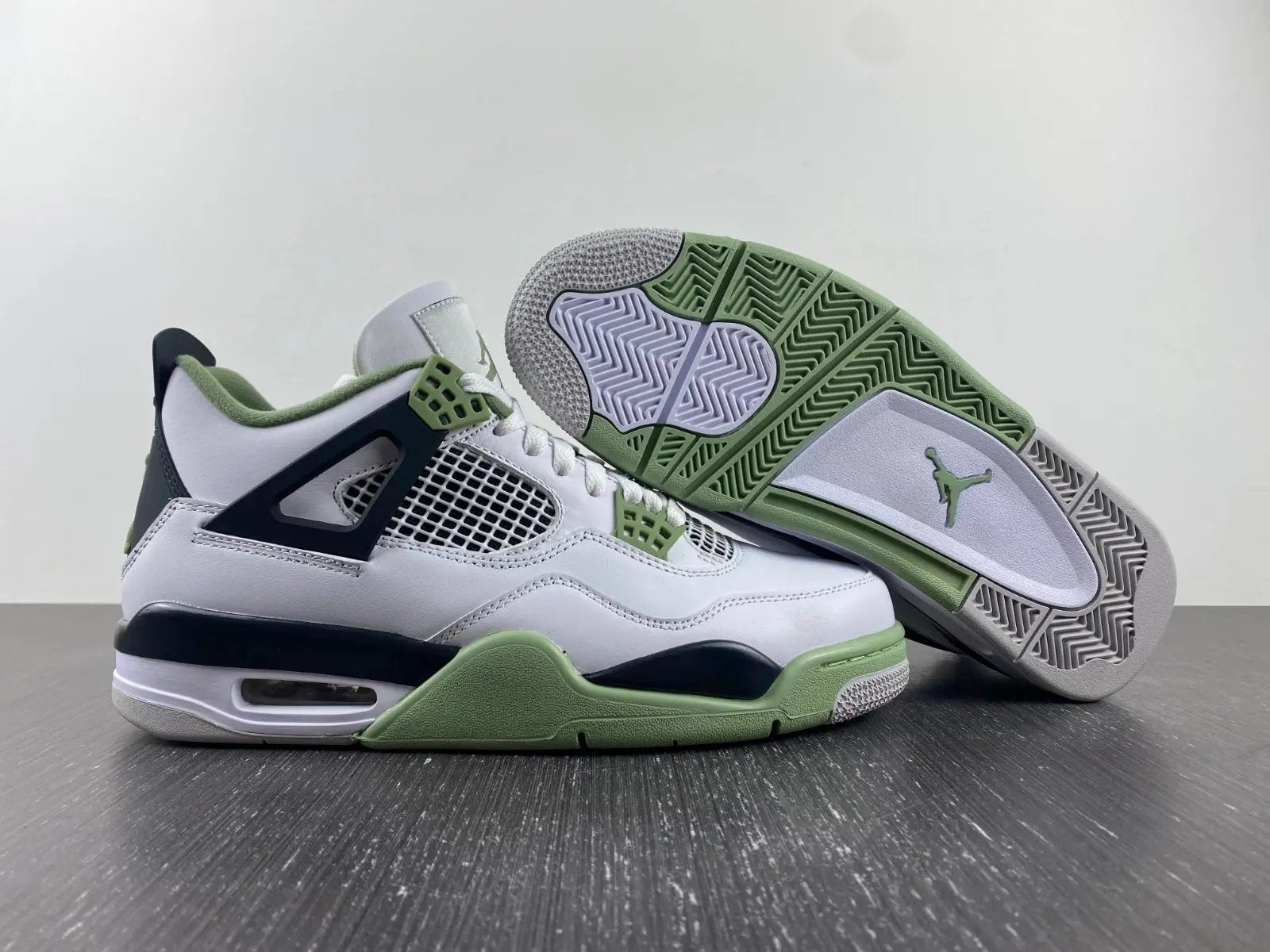 Air Jordan 4 "Seafoam" tenisice — prednji prikaz