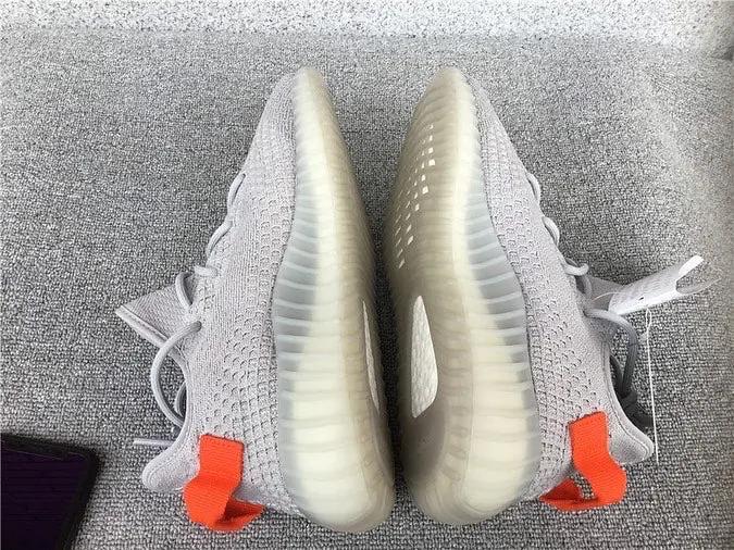 Yeezy Tail Light tenisice — prednji prikaz