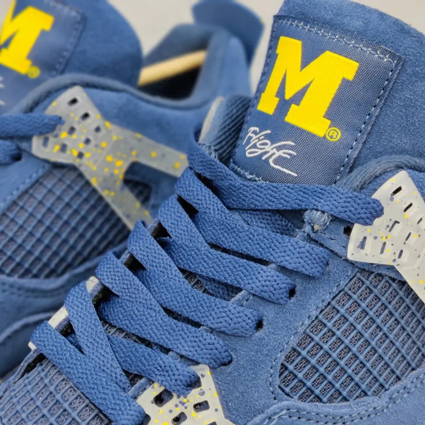 Air Jordan 4 Michigain (PE) tenisice — prednji prikaz