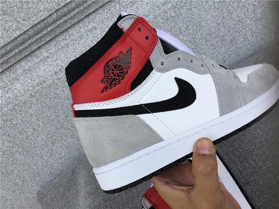 Air Jordan 1 High Smoke Grey tenisice — detalj