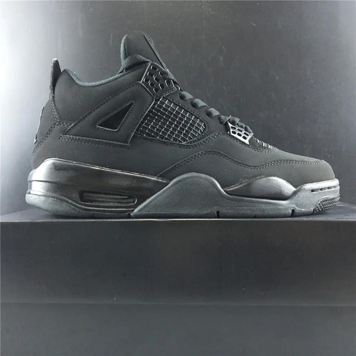 Air Jordan 4 "Black Cat" tenisice — bočni prikaz