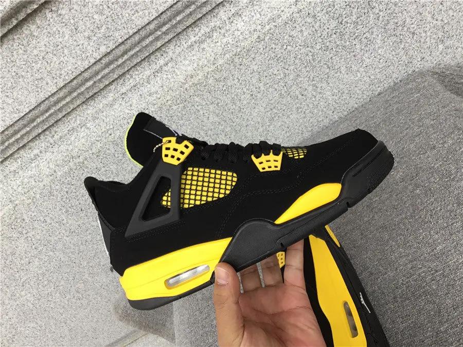 Air Jordan 4 Thunder tenisice — prednji prikaz