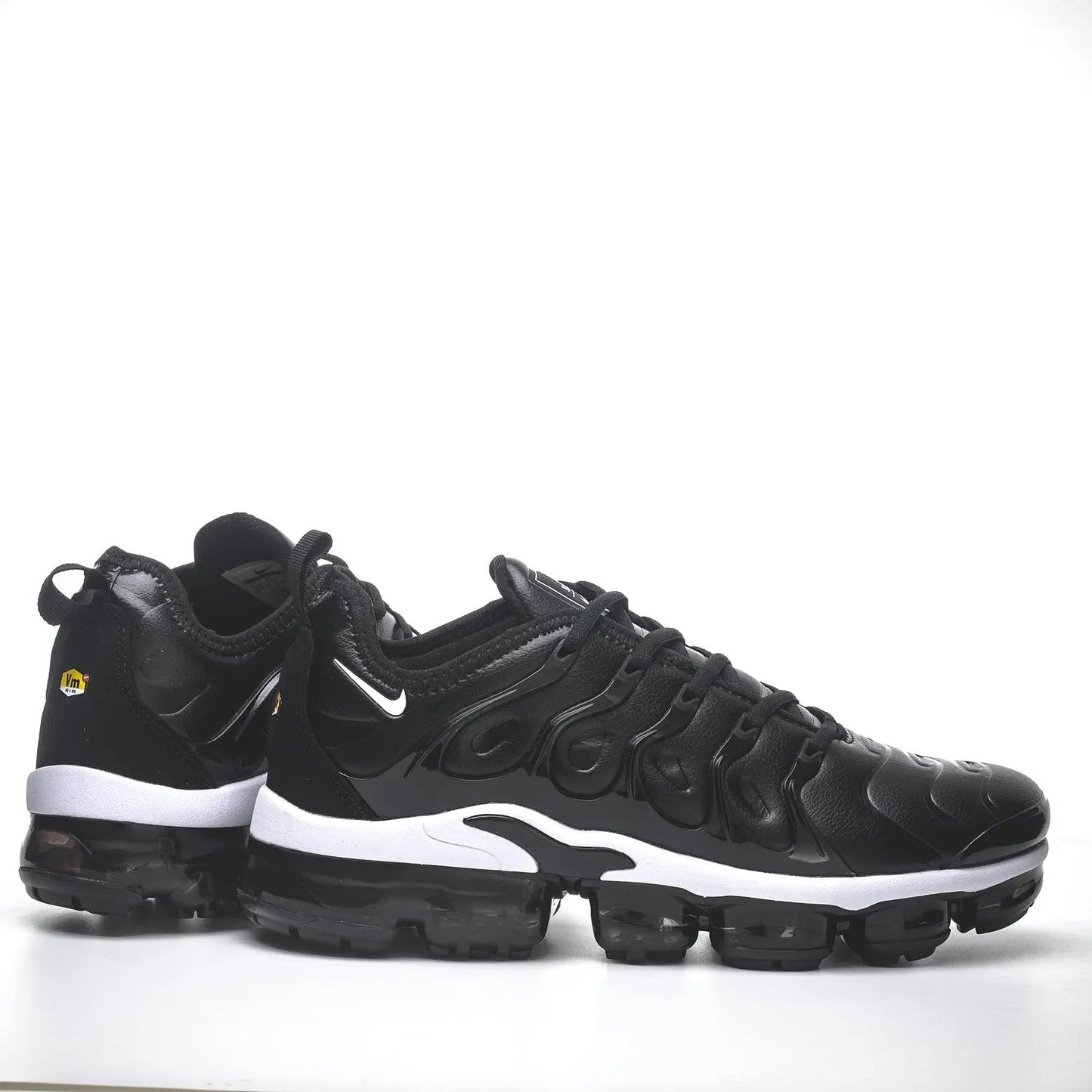 Air VaporMax Plus "Black and White" tenisice — straga