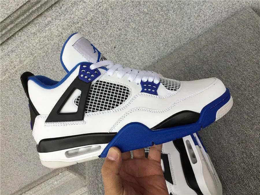 Air Jordan 4 Motorsports tenisice — prednji prikaz