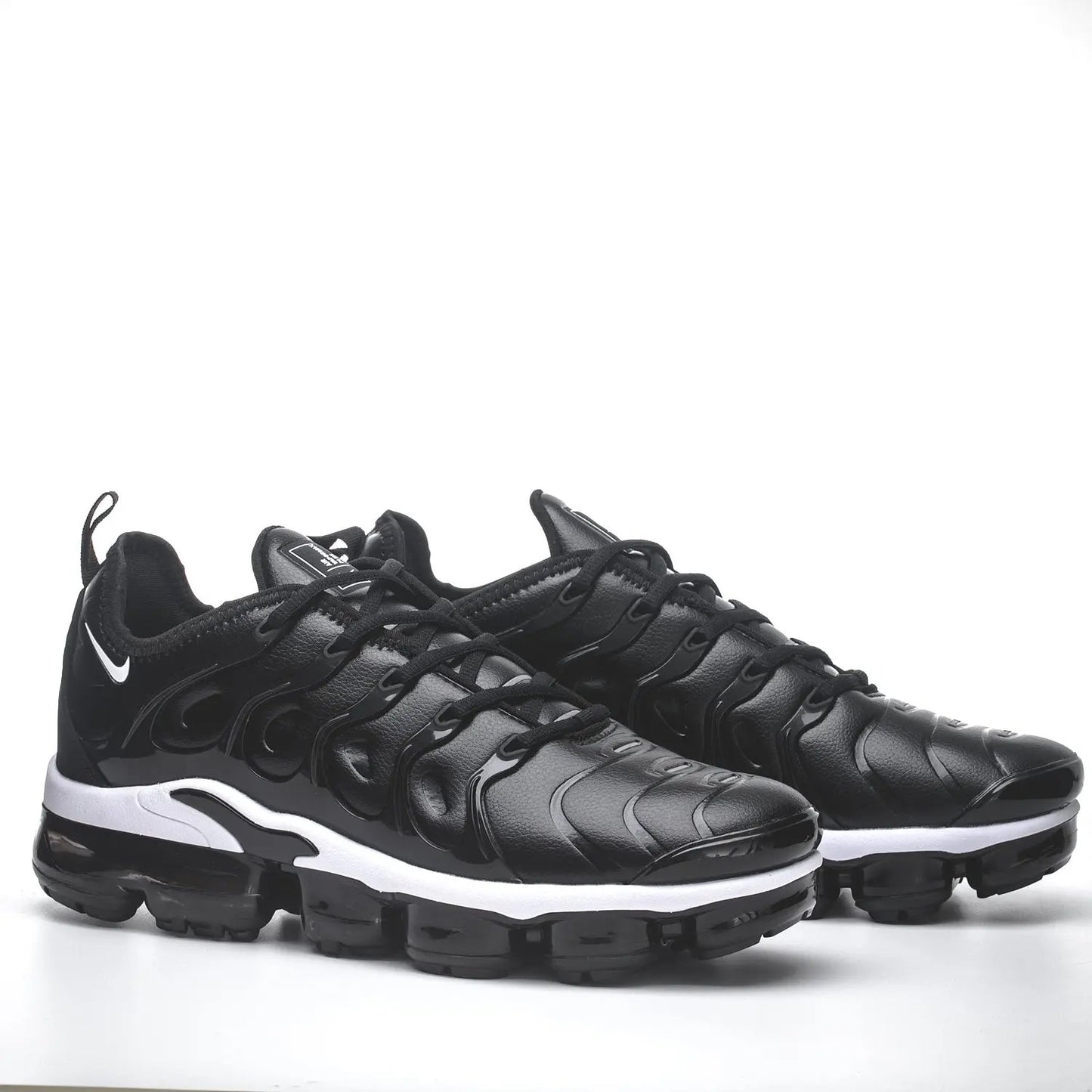 Air VaporMax Plus "Black and White" tenisice — bočni prikaz
