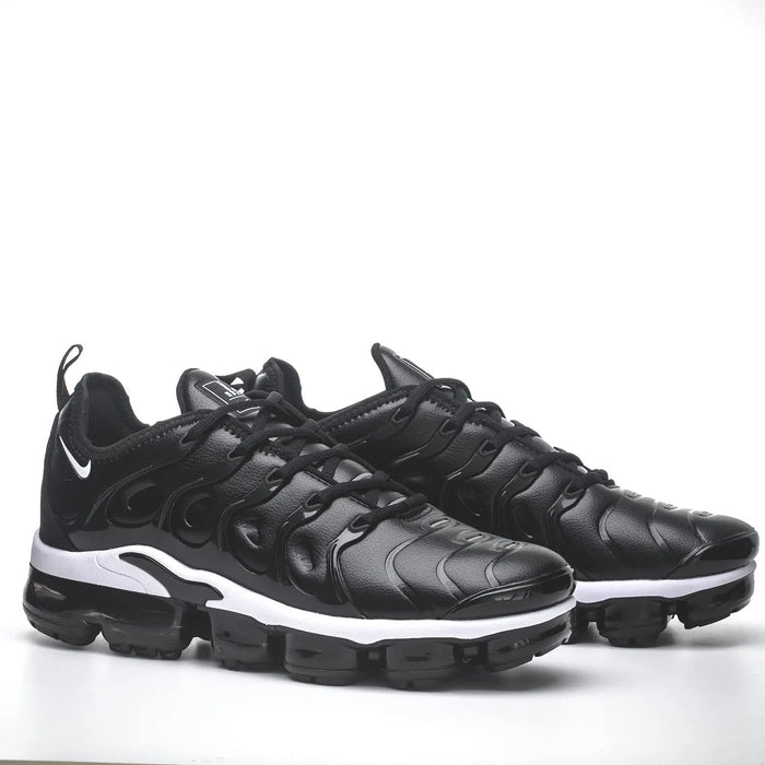 Air VaporMax Plus "Black and White" tenisice — bočni prikaz