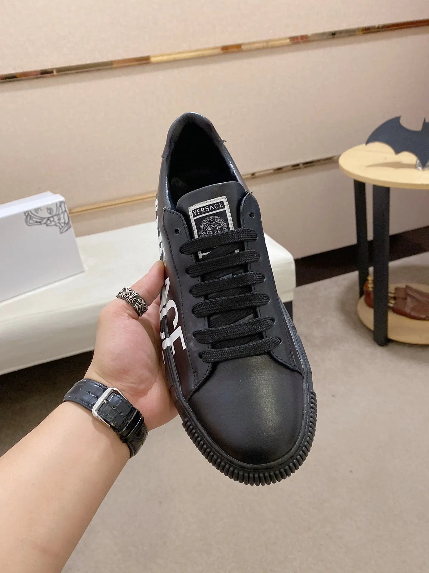 Versace tenisice — gornji prikaz