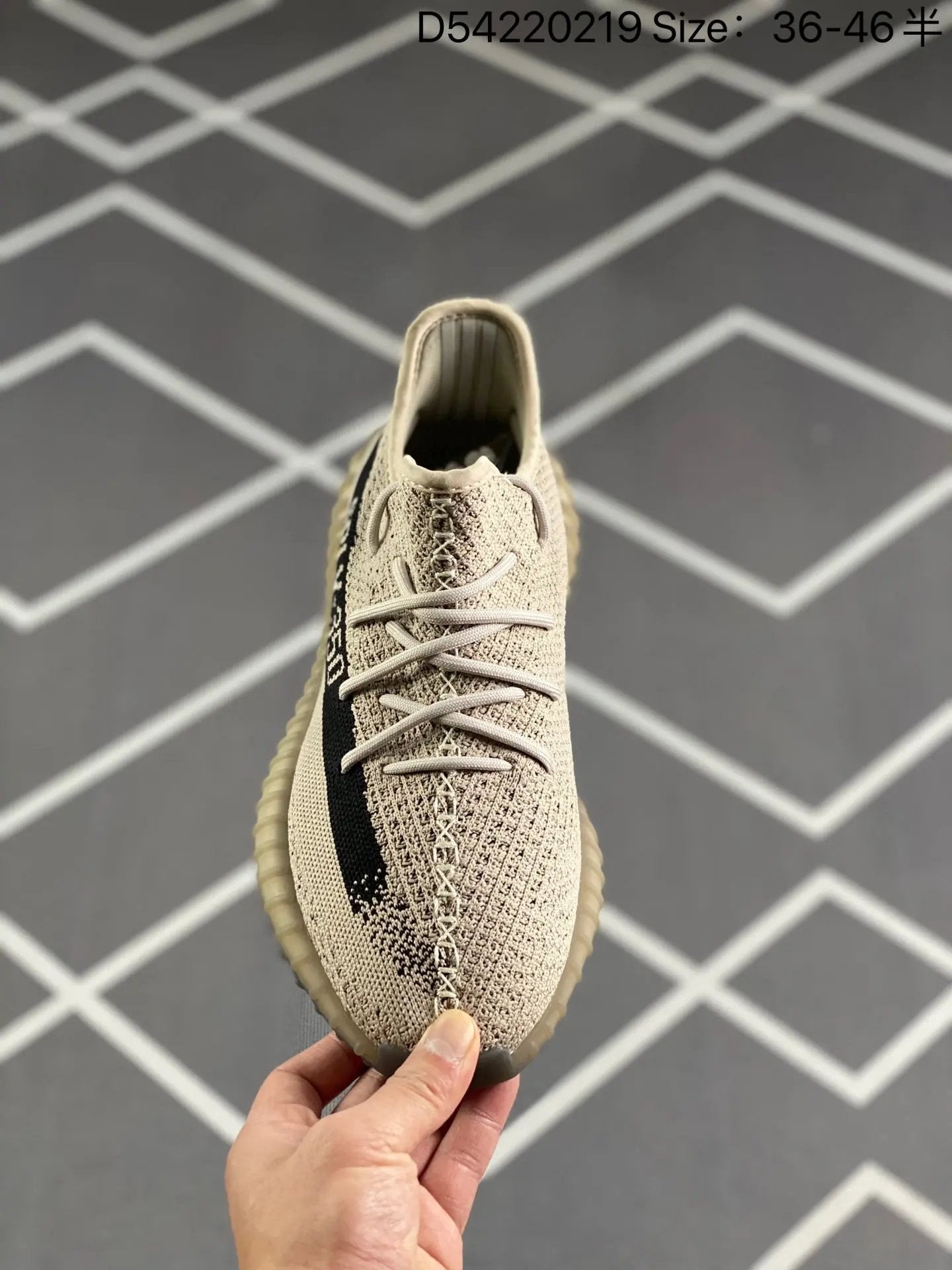 Yeezy Slate tenisice — prednji prikaz
