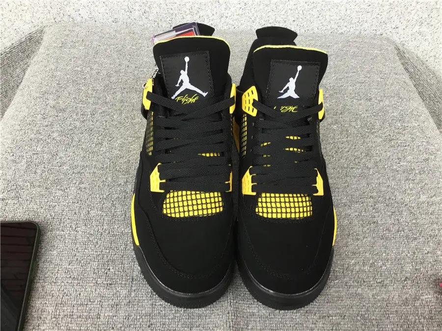 Air Jordan 4 "Thunder" tenisice — prednji prikaz