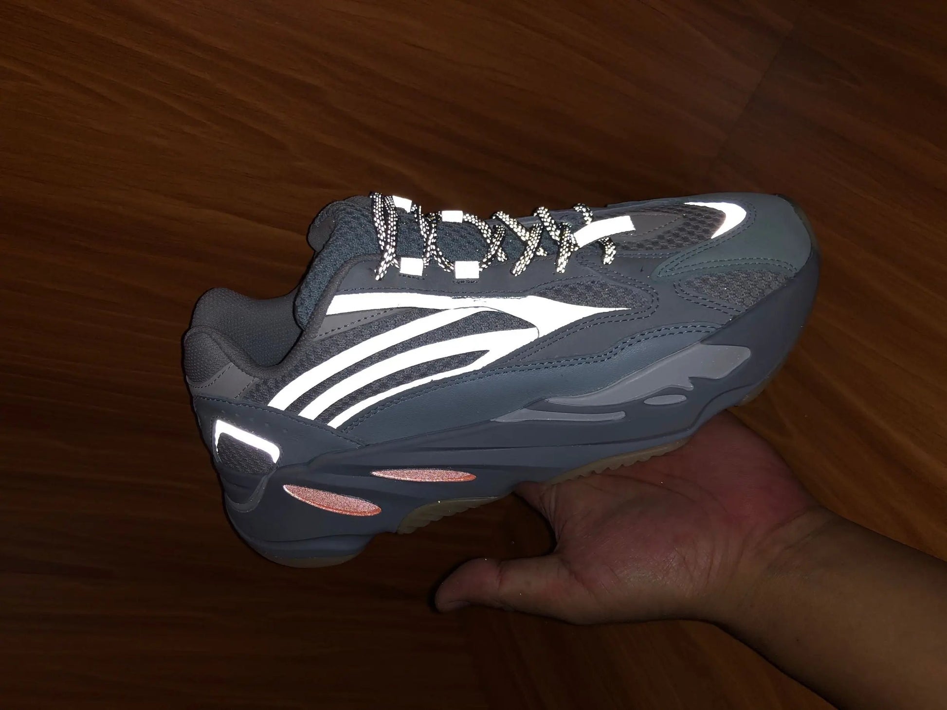 Yeezy 700 Interia tenisice — gornji prikaz