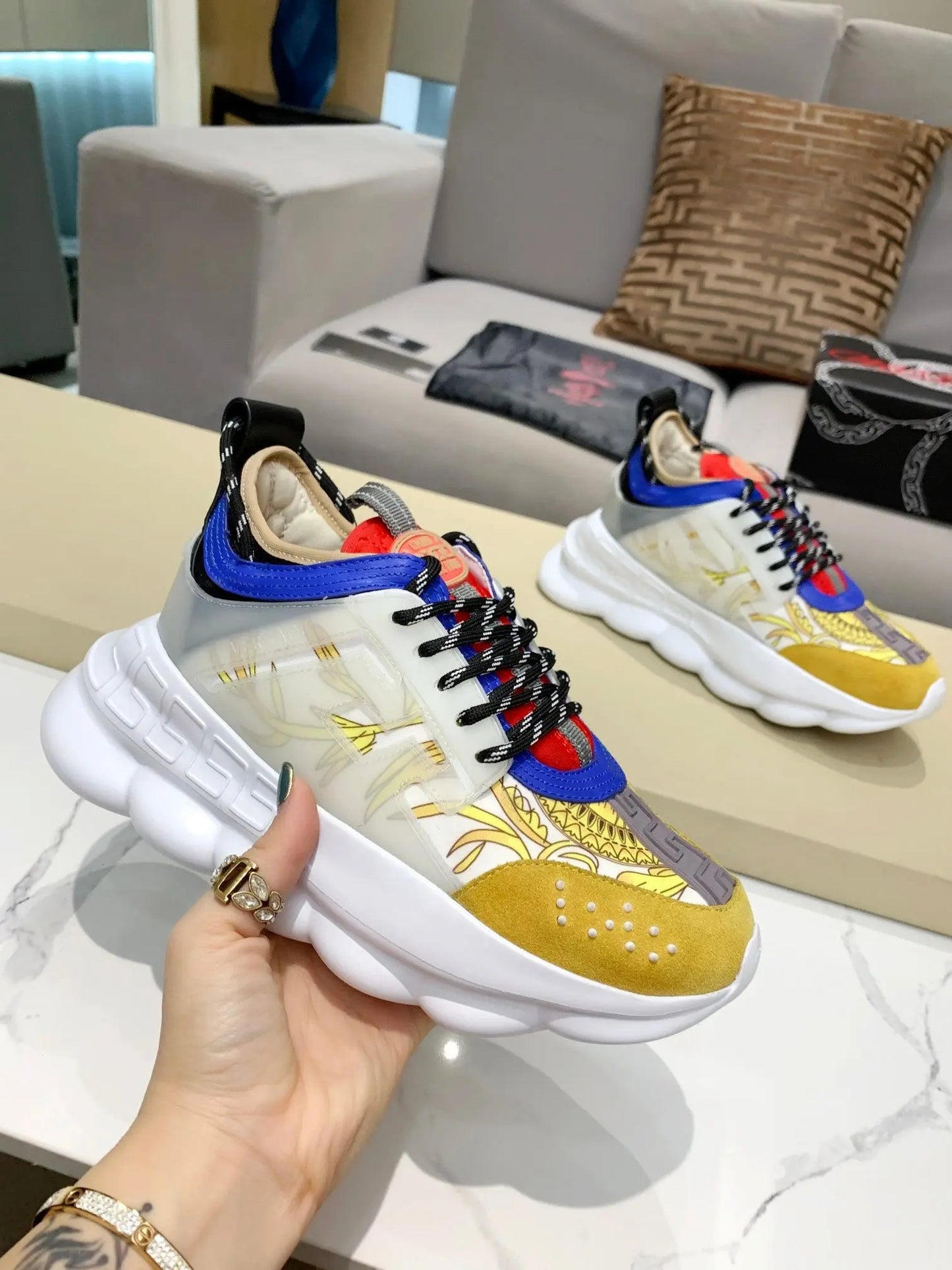 Versace Chain Reaction Yellow tenisice — detalj