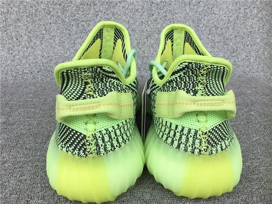 Yeezy 350 V2 Yeezreel tenisice — detalj