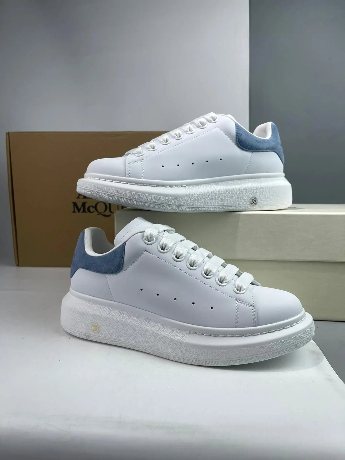 Mc Queen Baby Blue tenisice — detalj